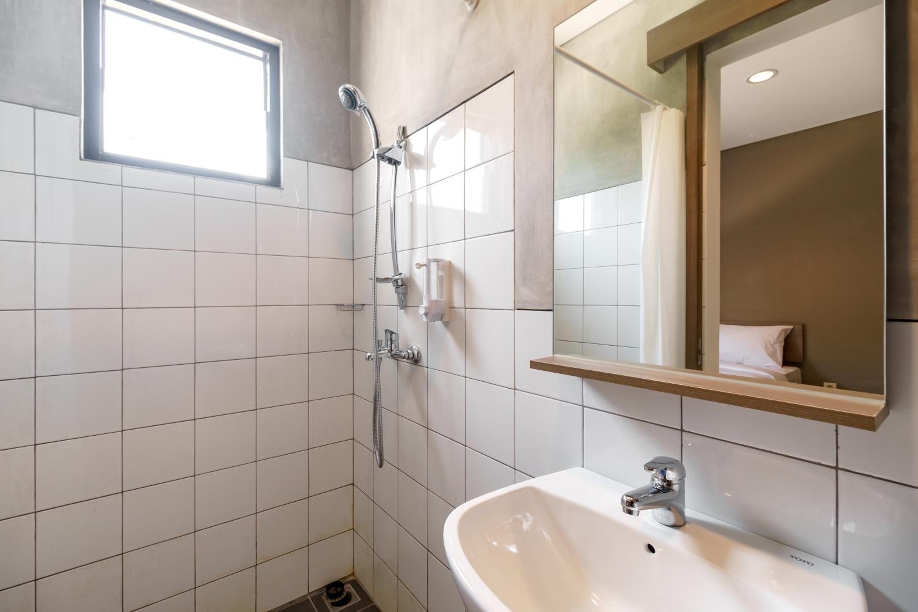 Double Room - Photo 8