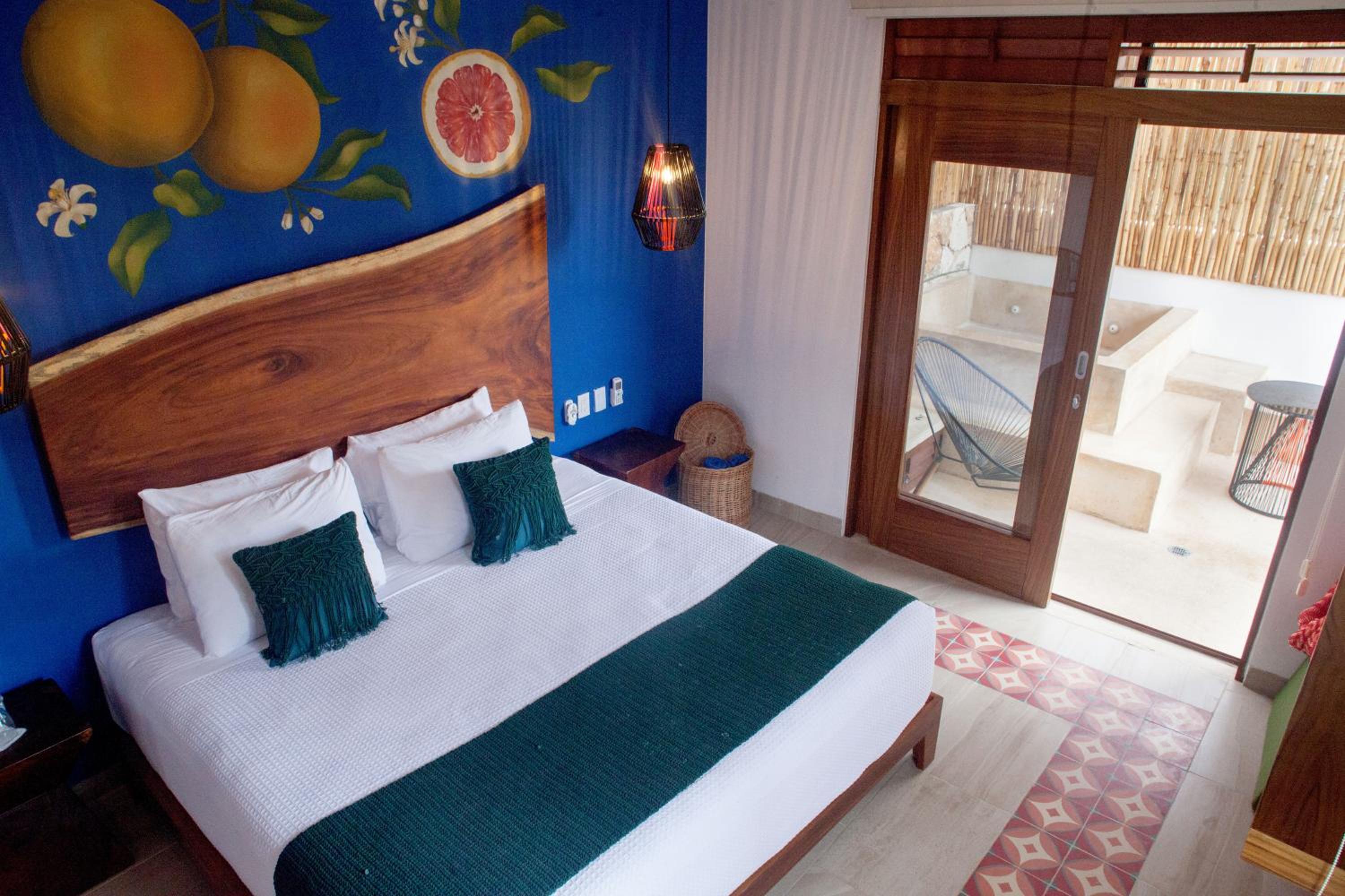 Queen Suite with Spa Bath