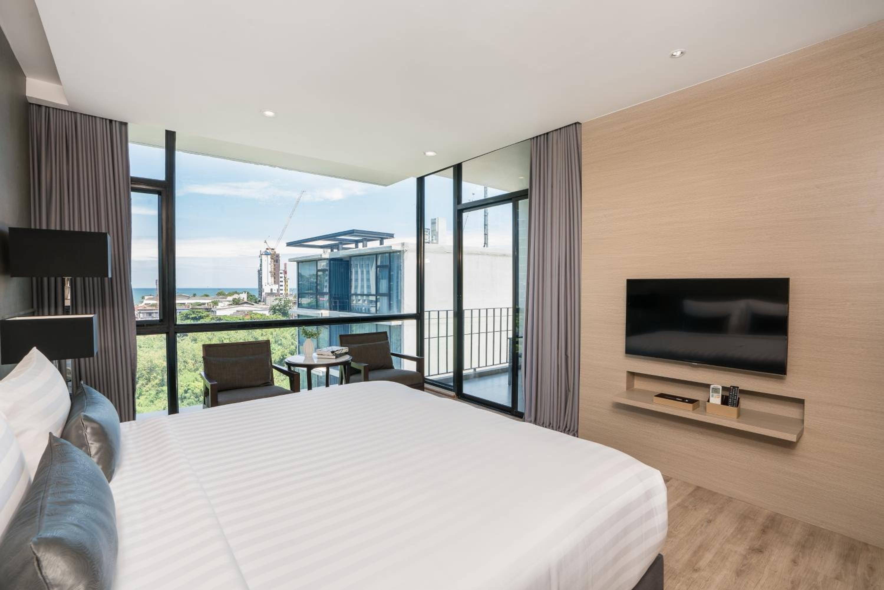 Deluxe Double Room - Photo 18