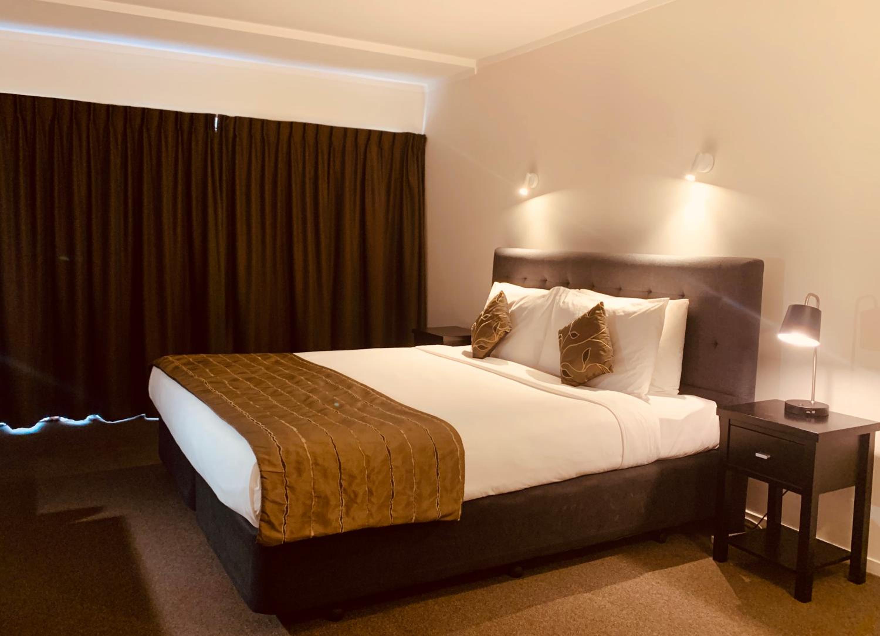 Deluxe King Room - Photo 5