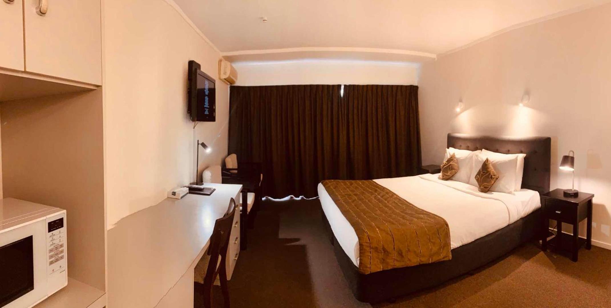 Deluxe King Room - Photo 6