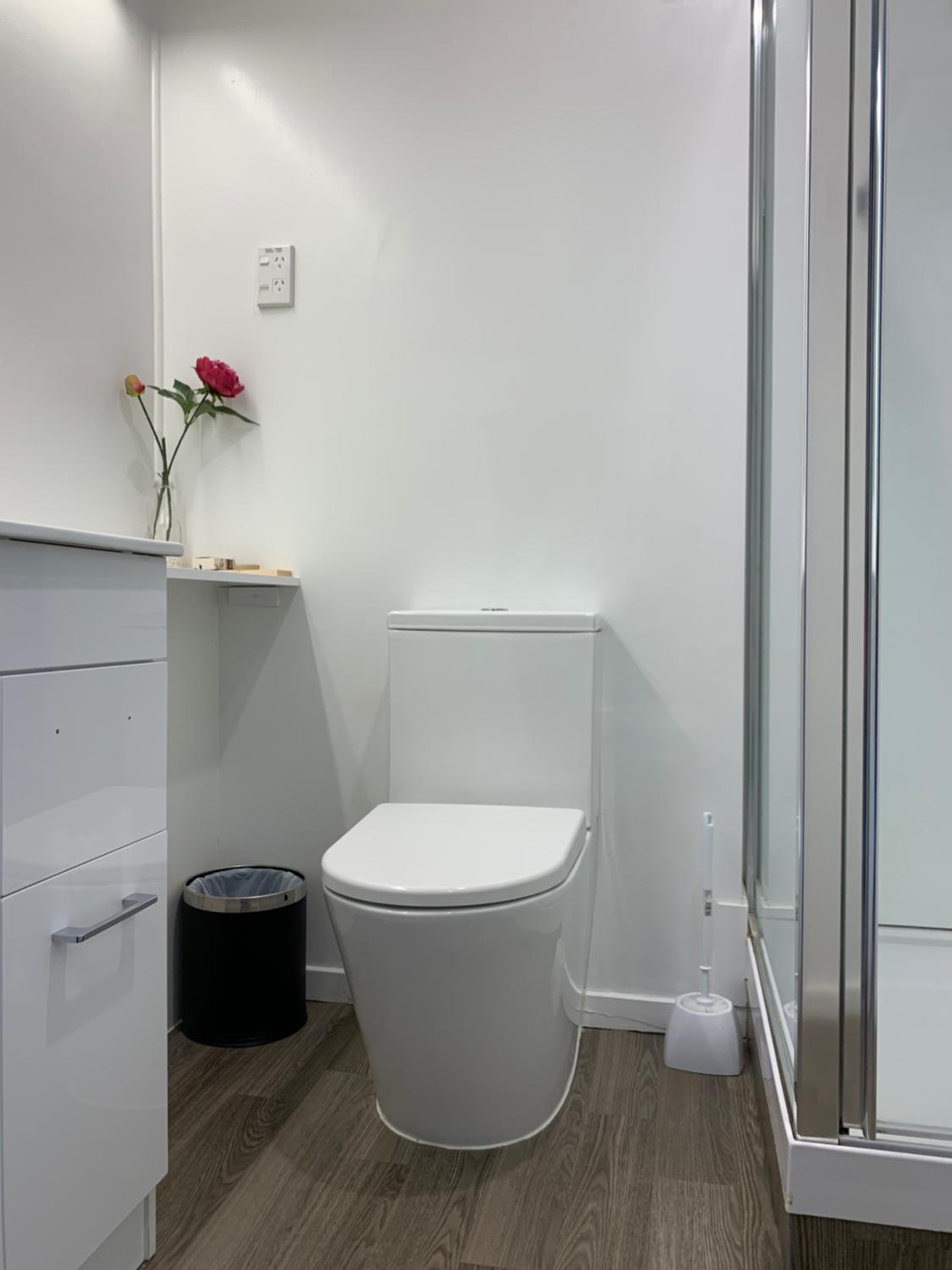 Deluxe King Room - Photo 13