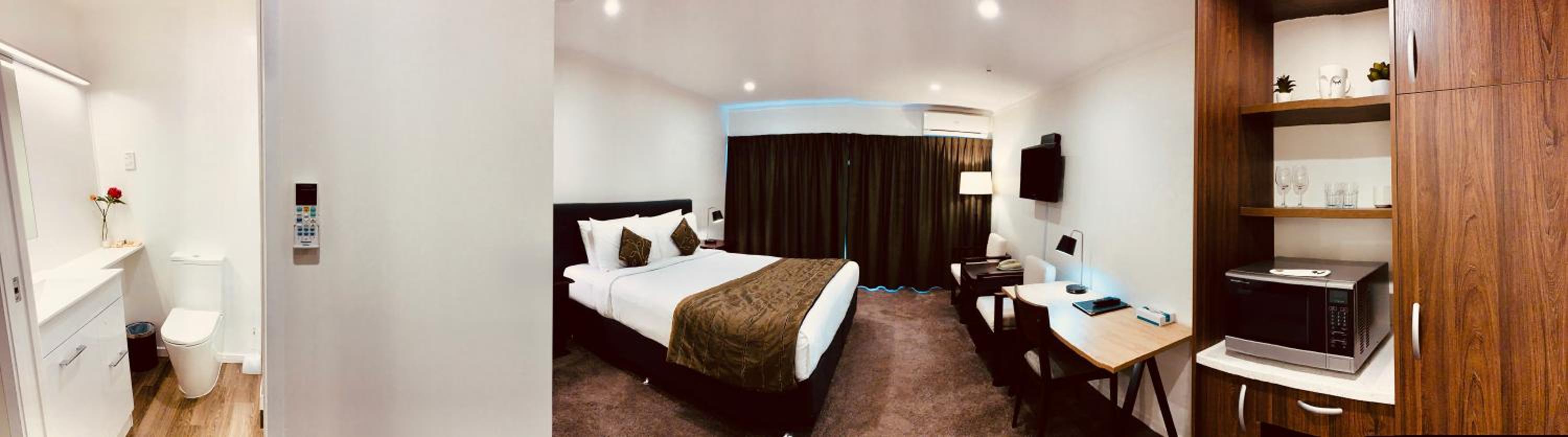Deluxe King Room - Photo 7
