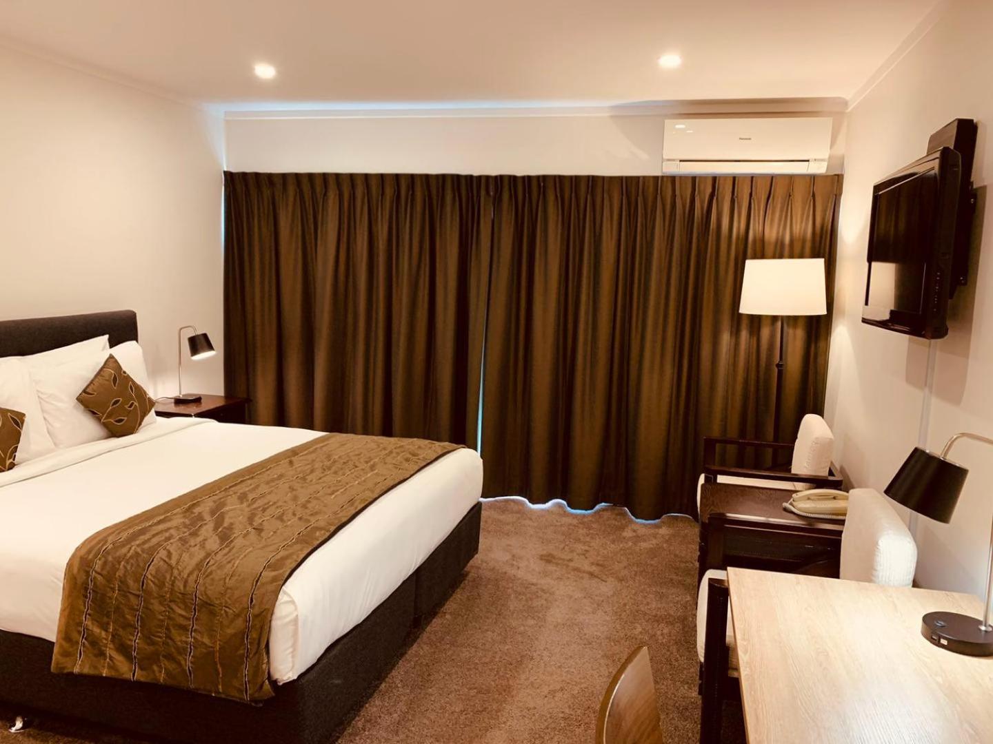 Deluxe King Room - Photo 4