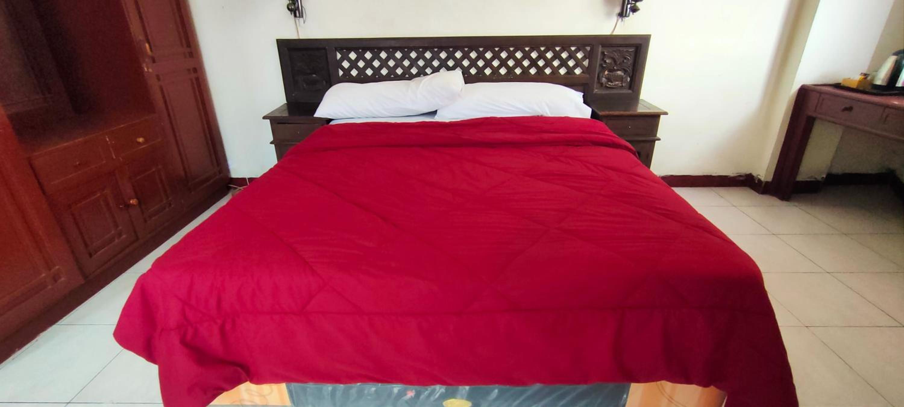 Executive Suite - Photo 2