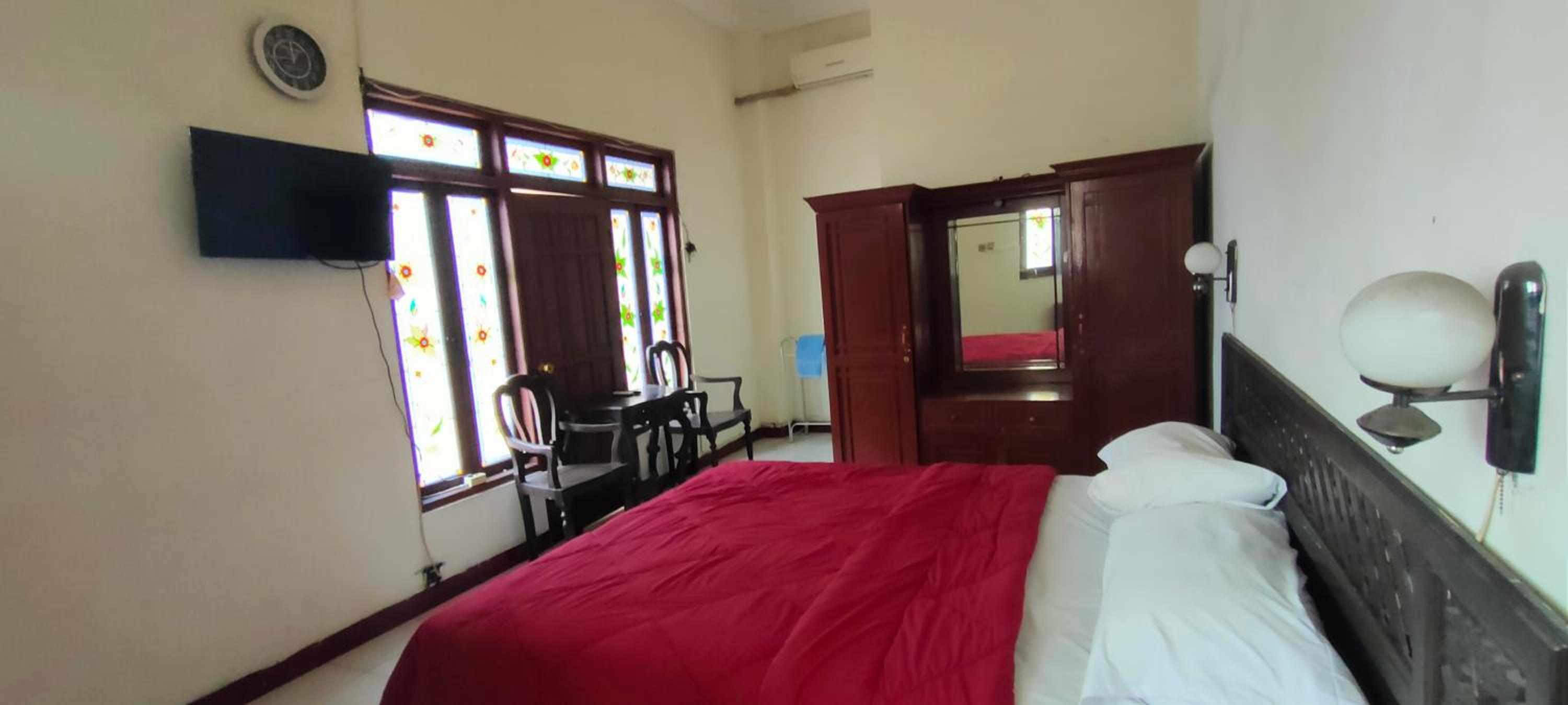Executive Suite - Photo 6