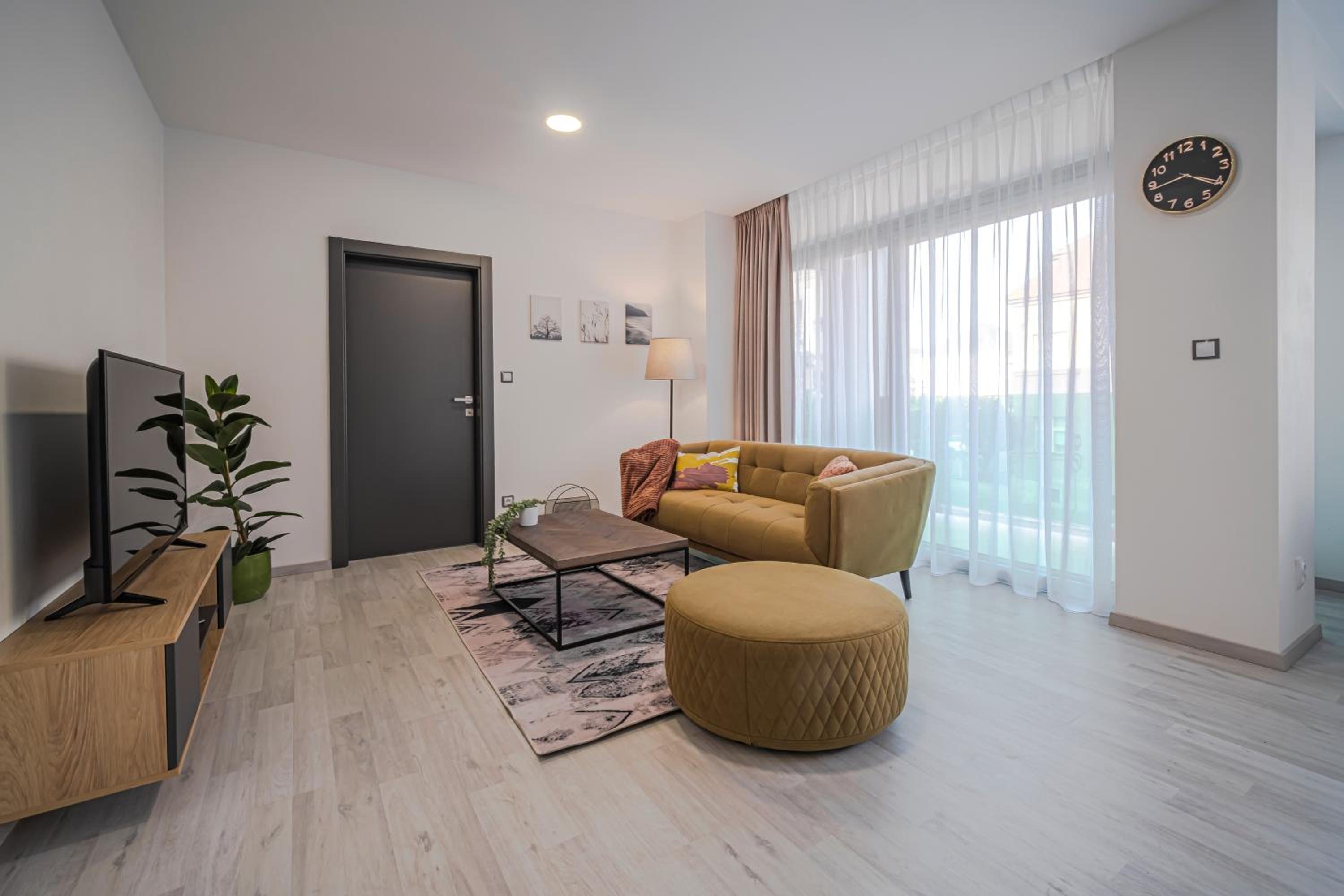 Apartment with Balcony photo 2