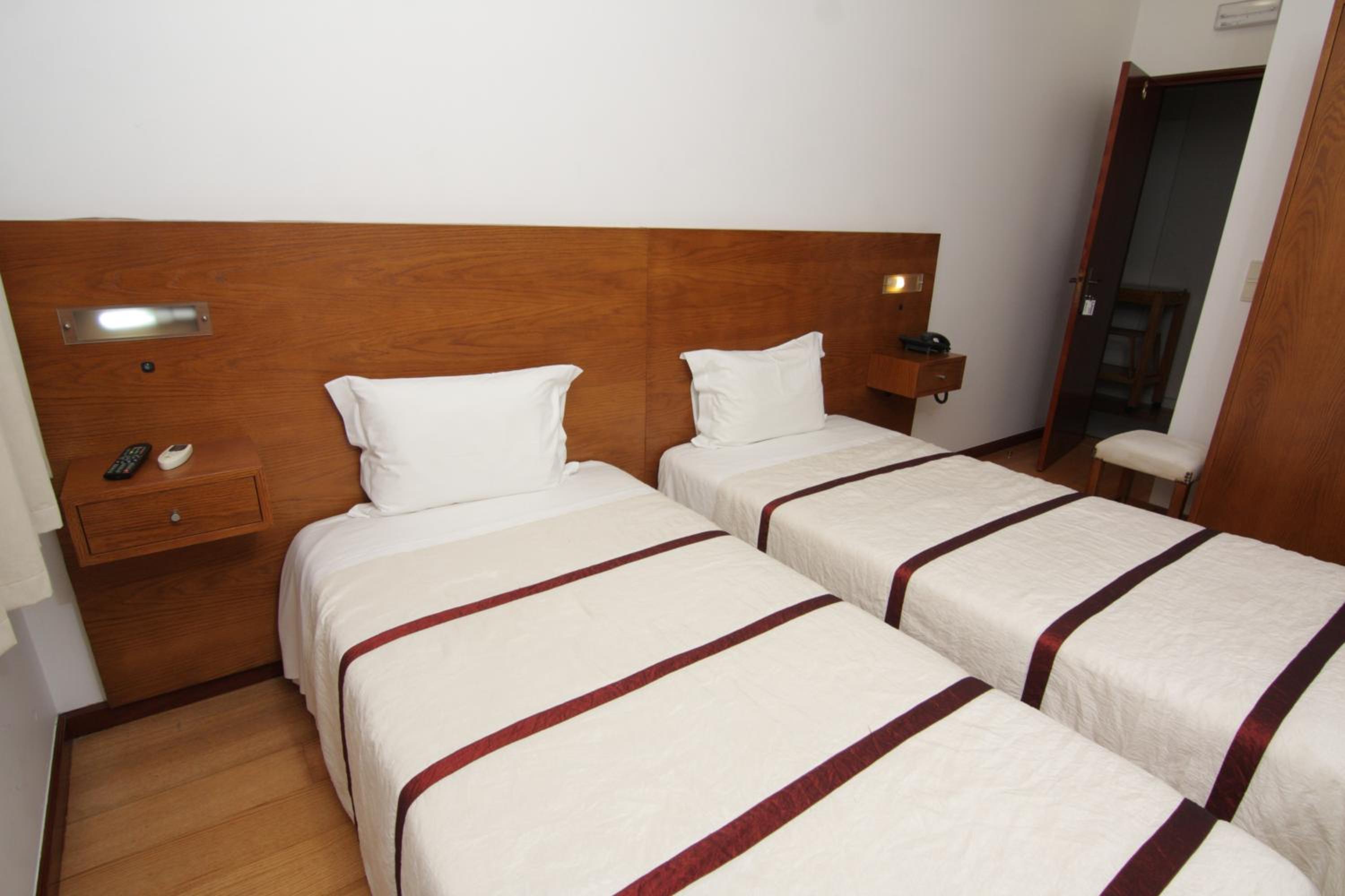 Economy Twin Room photo 3