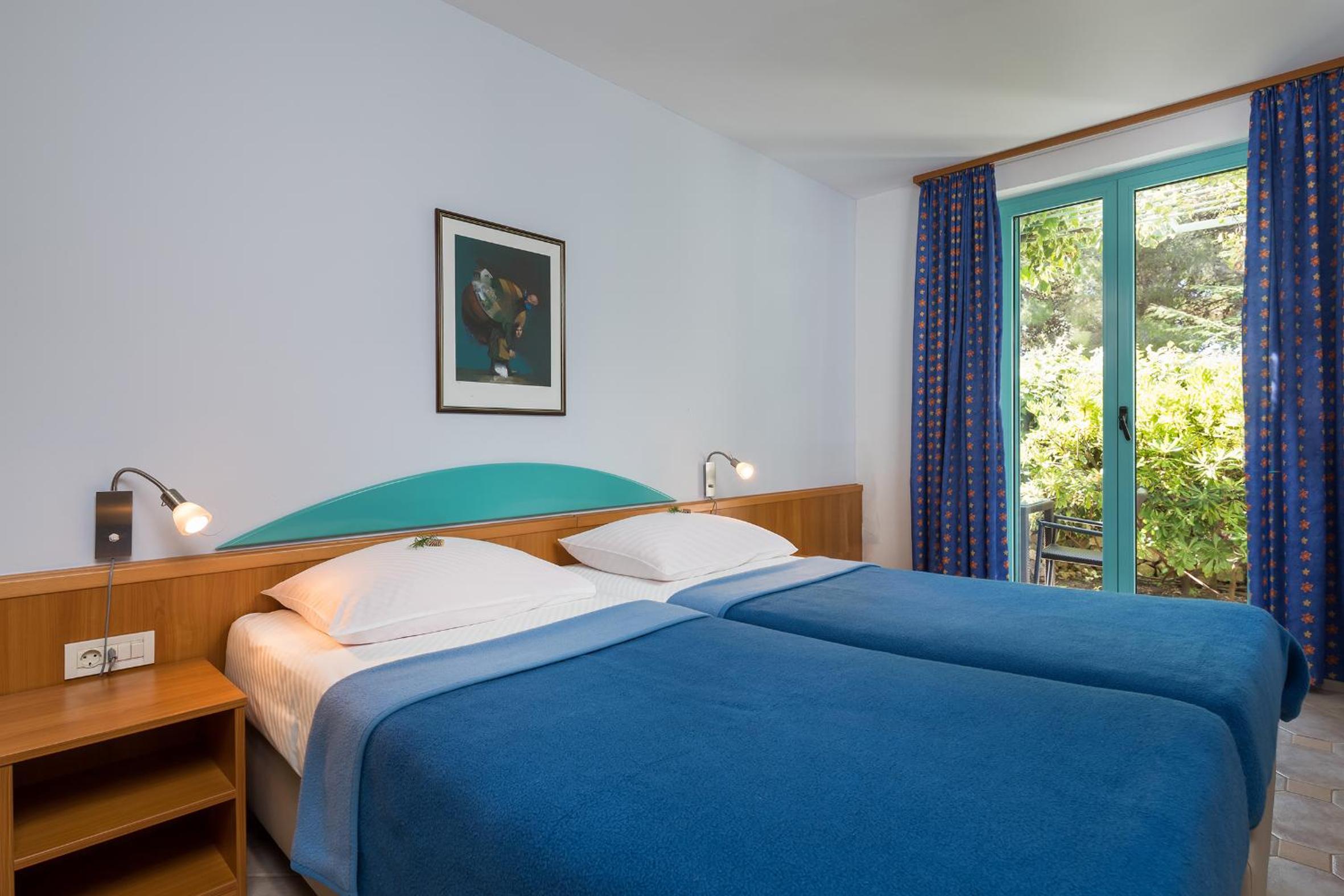 Double or Twin Room with Extra Bed - Photo 1