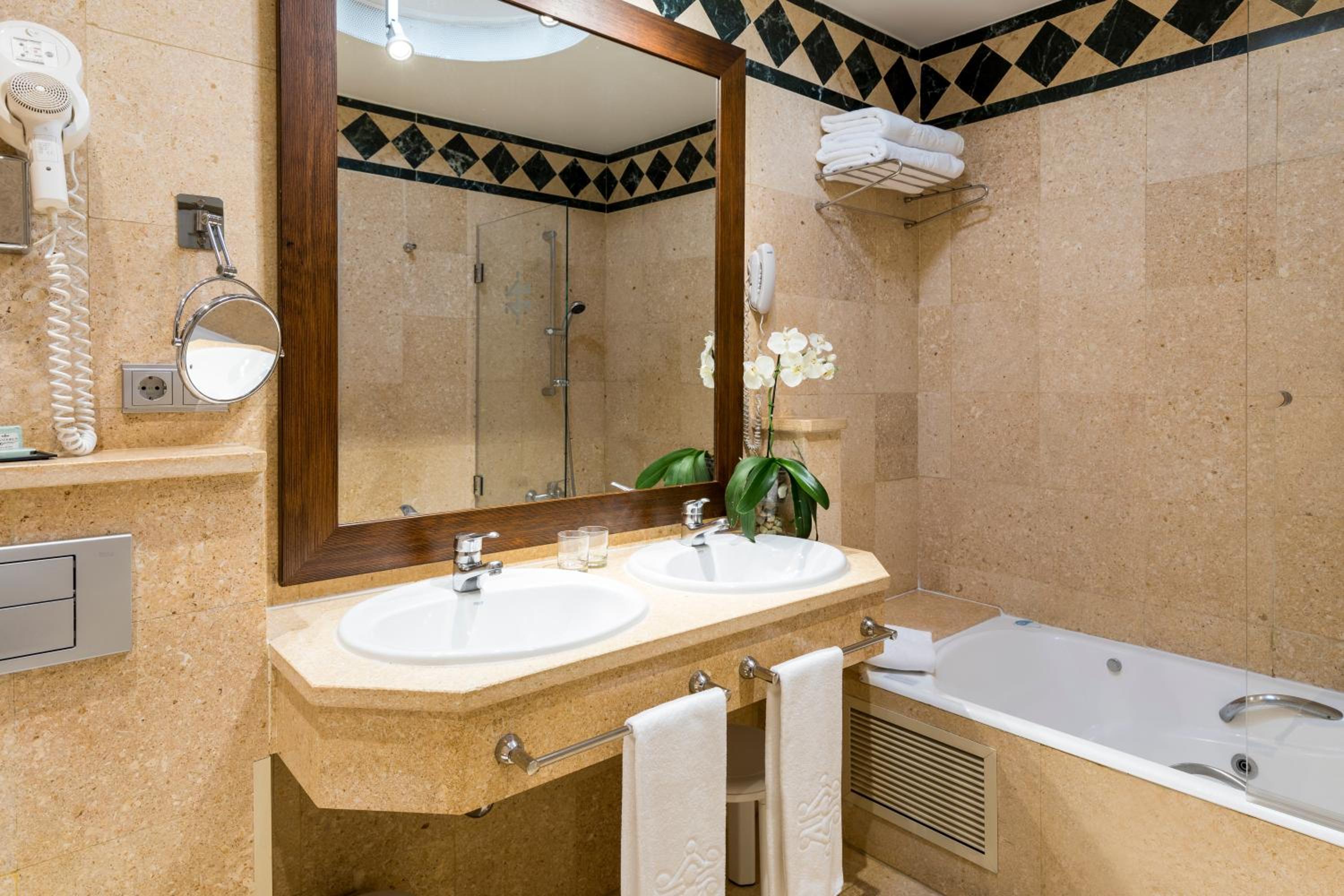 Superior Double Room - Photo 4