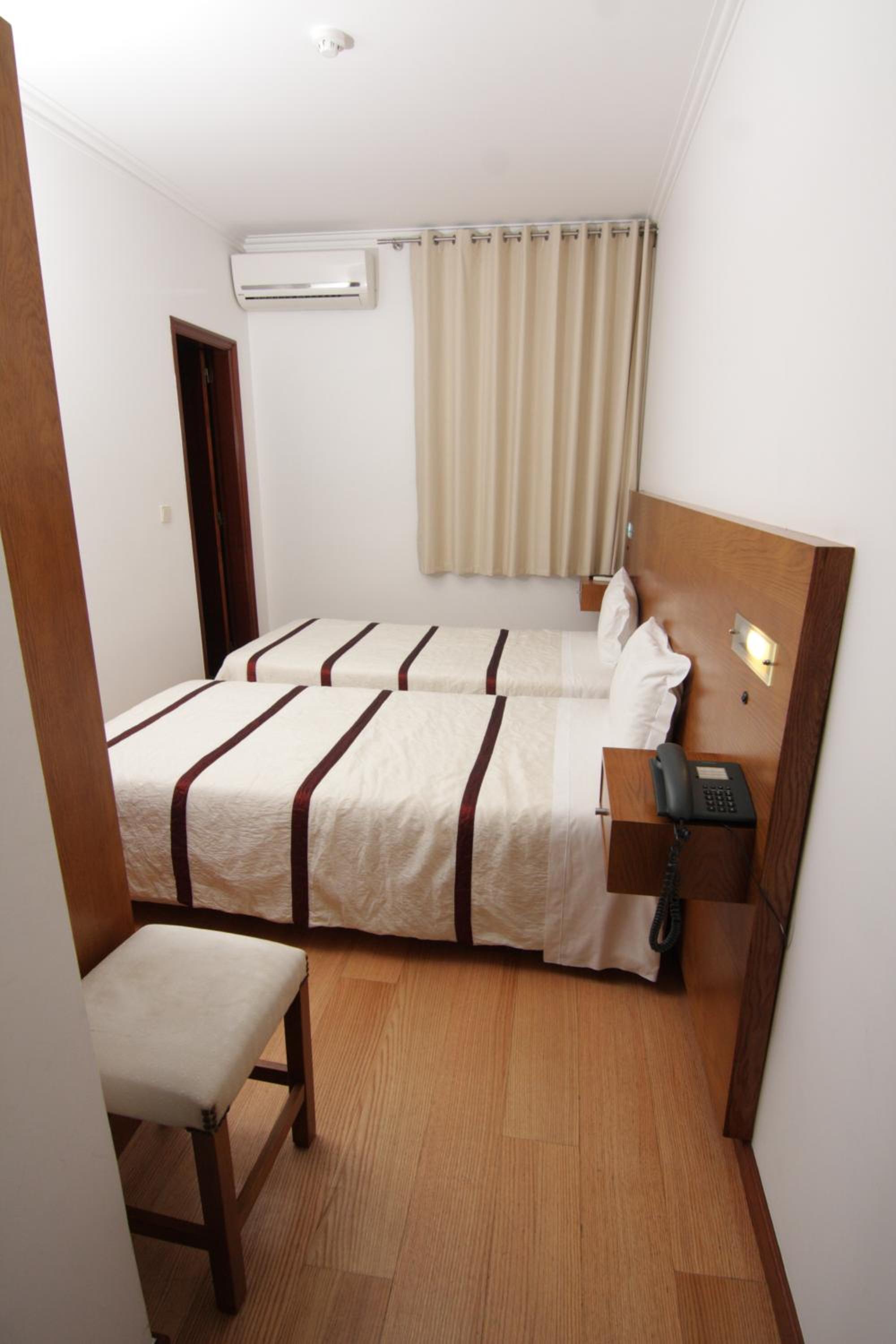 Economy Twin Room photo 1