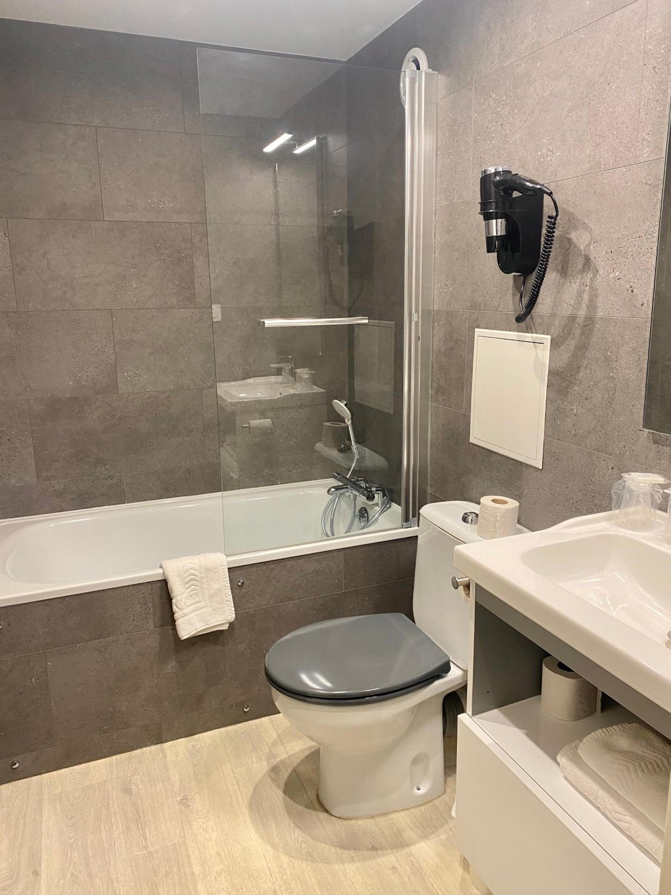Standard Triple Room - Photo 4