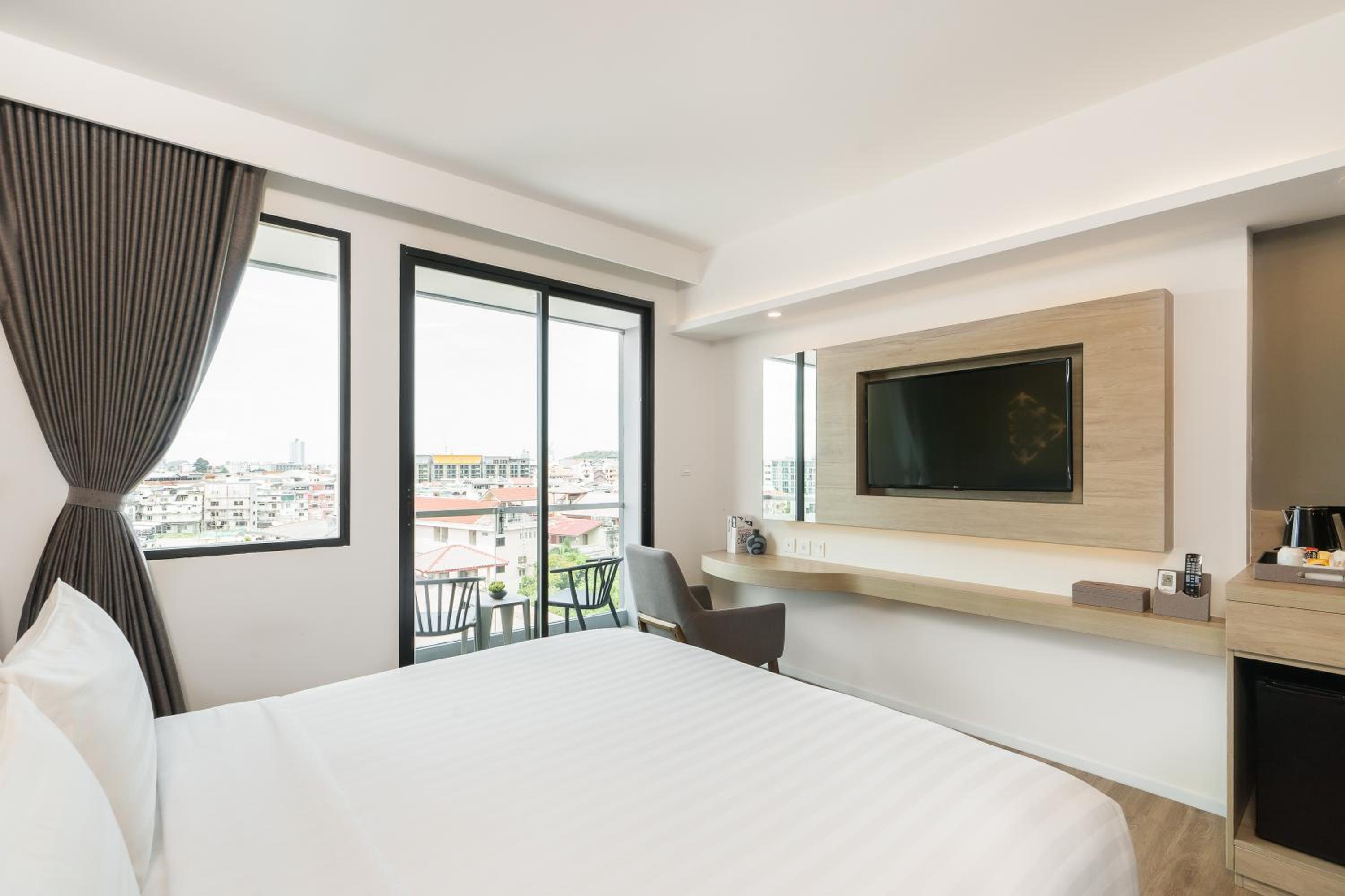 Deluxe Double or Twin Room - Photo 11