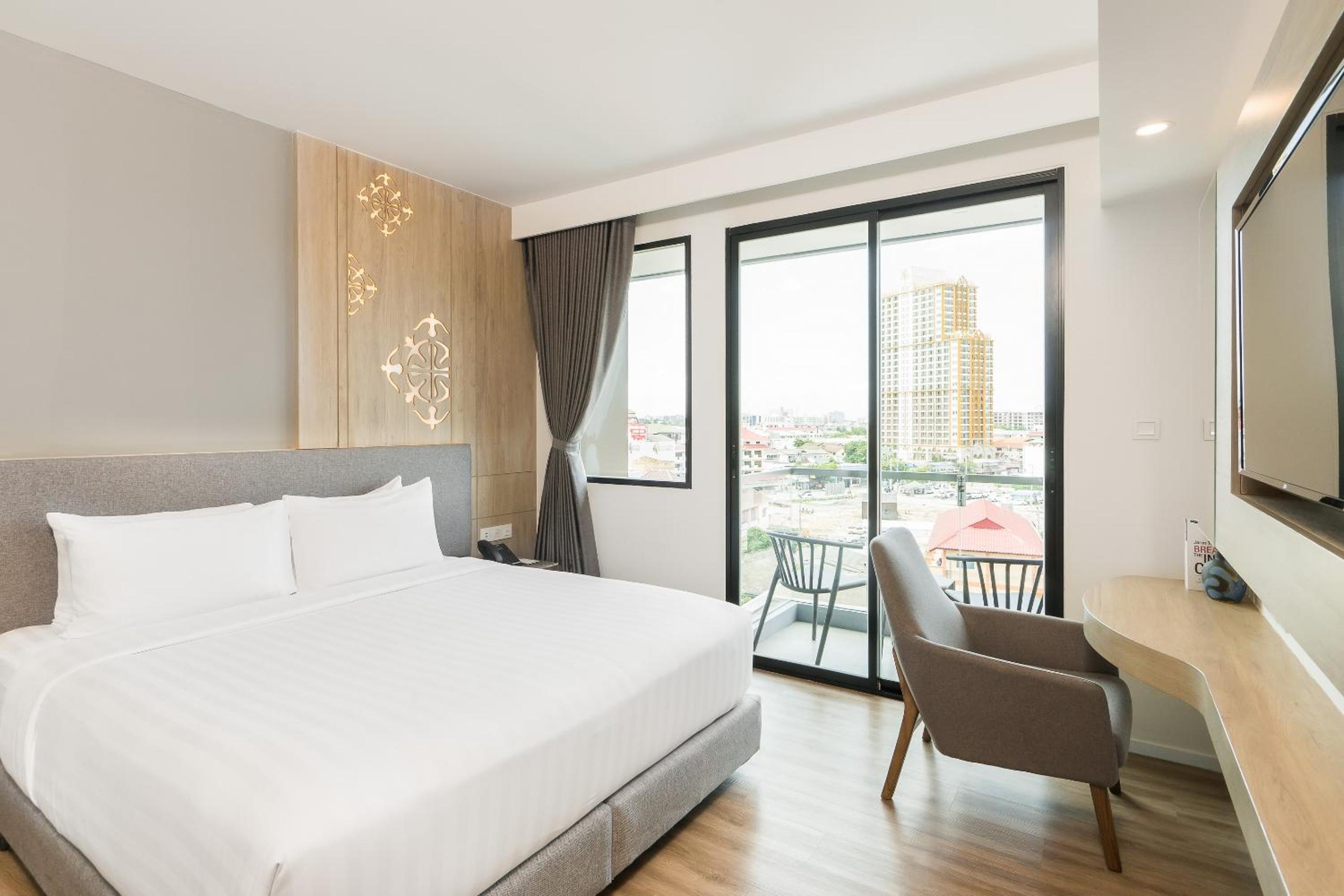 Deluxe Double or Twin Room - Photo 13