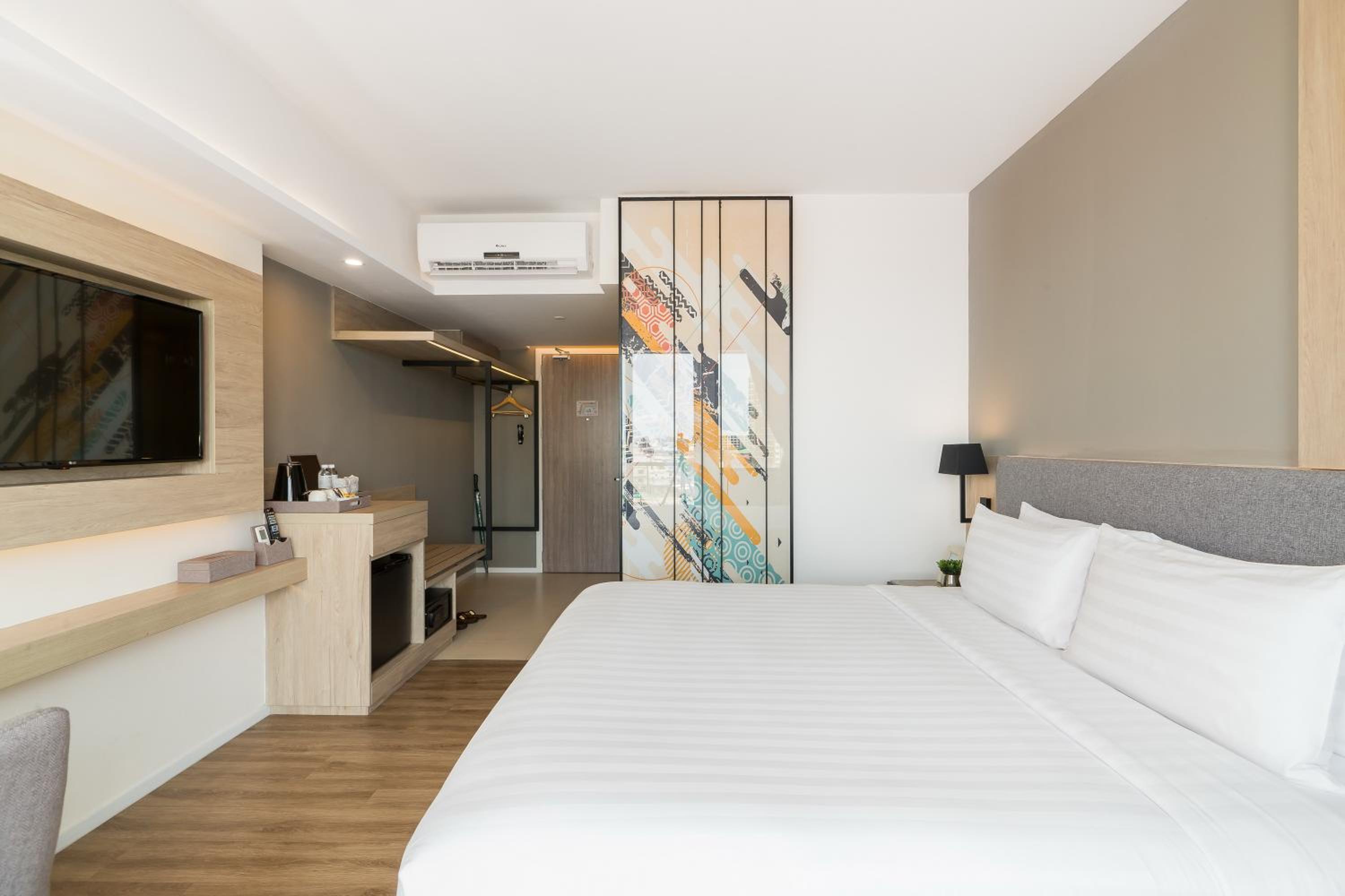 Deluxe Double or Twin Room - Photo 12