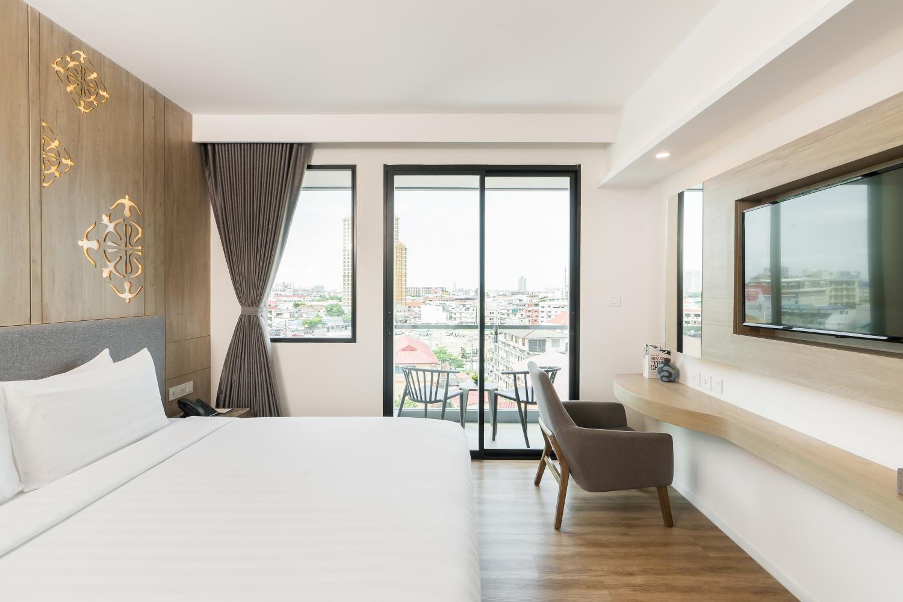 Deluxe Double or Twin Room - Photo 10