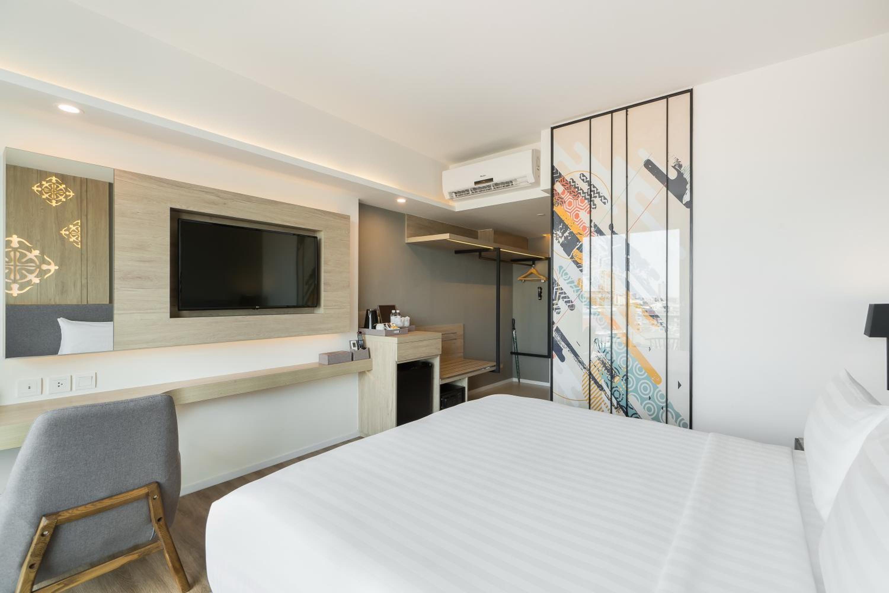 Deluxe Double or Twin Room - Photo 9