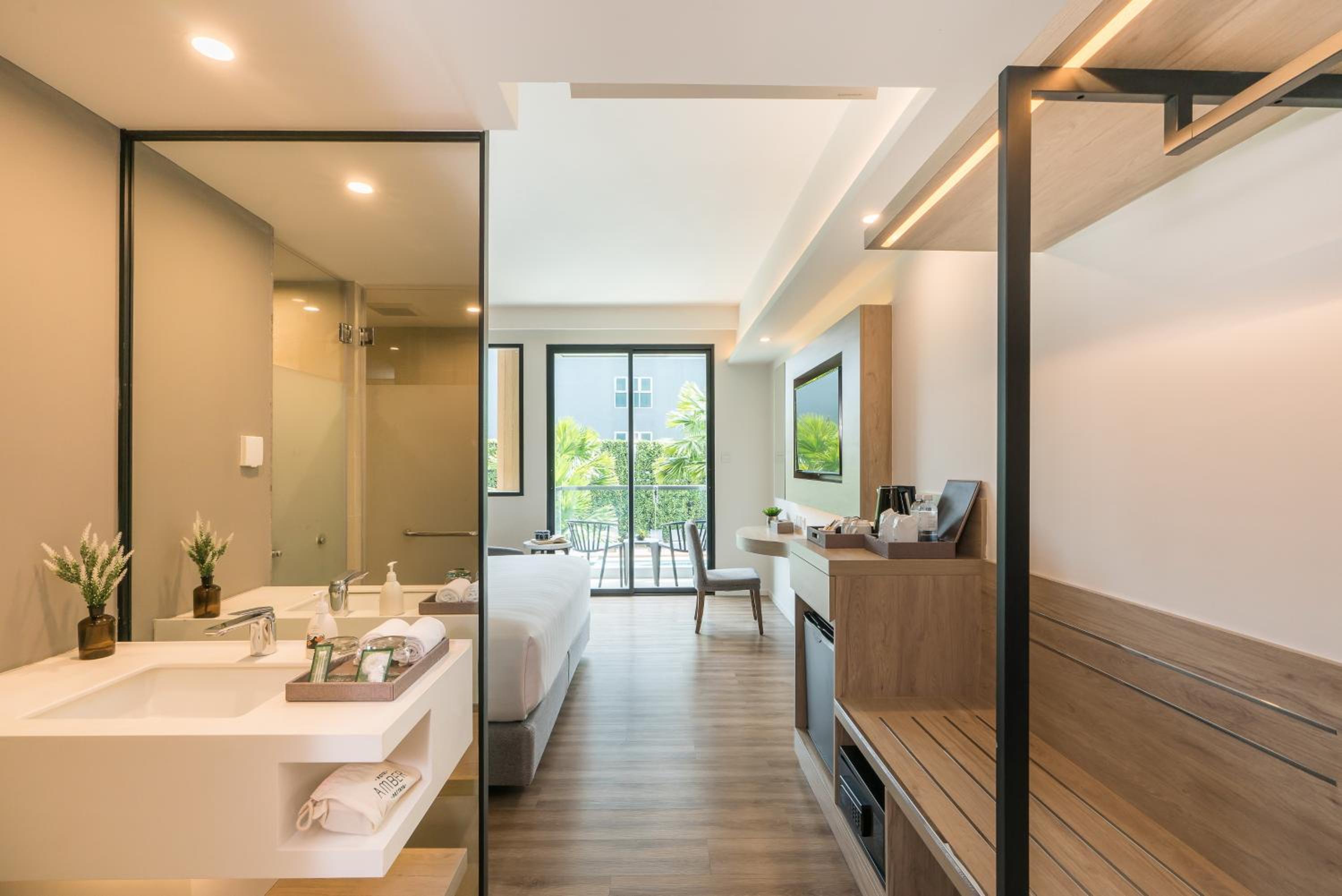 Deluxe Double Room with  Pool View - Photo 3