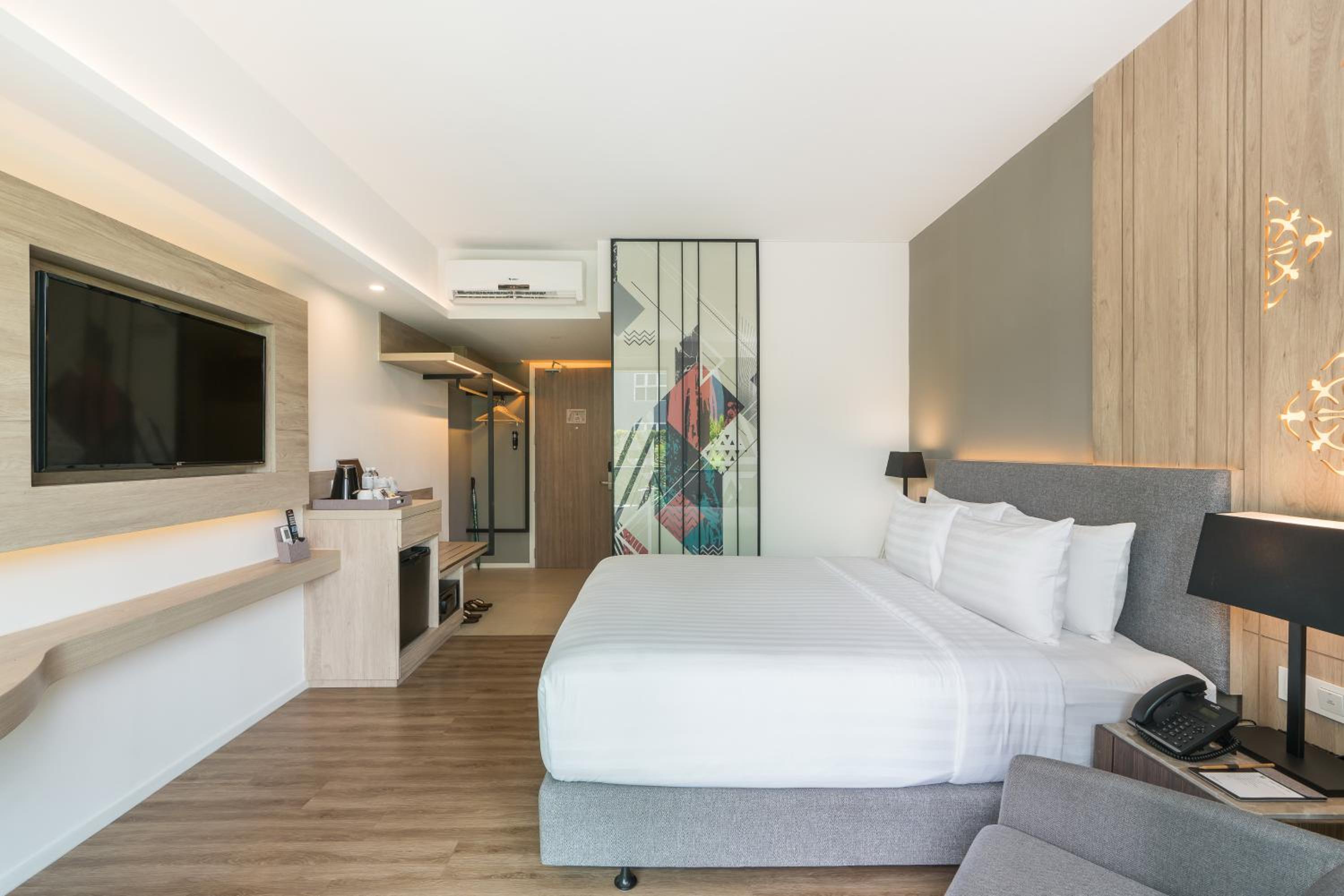 Deluxe Double Room with  Pool View - Photo 21