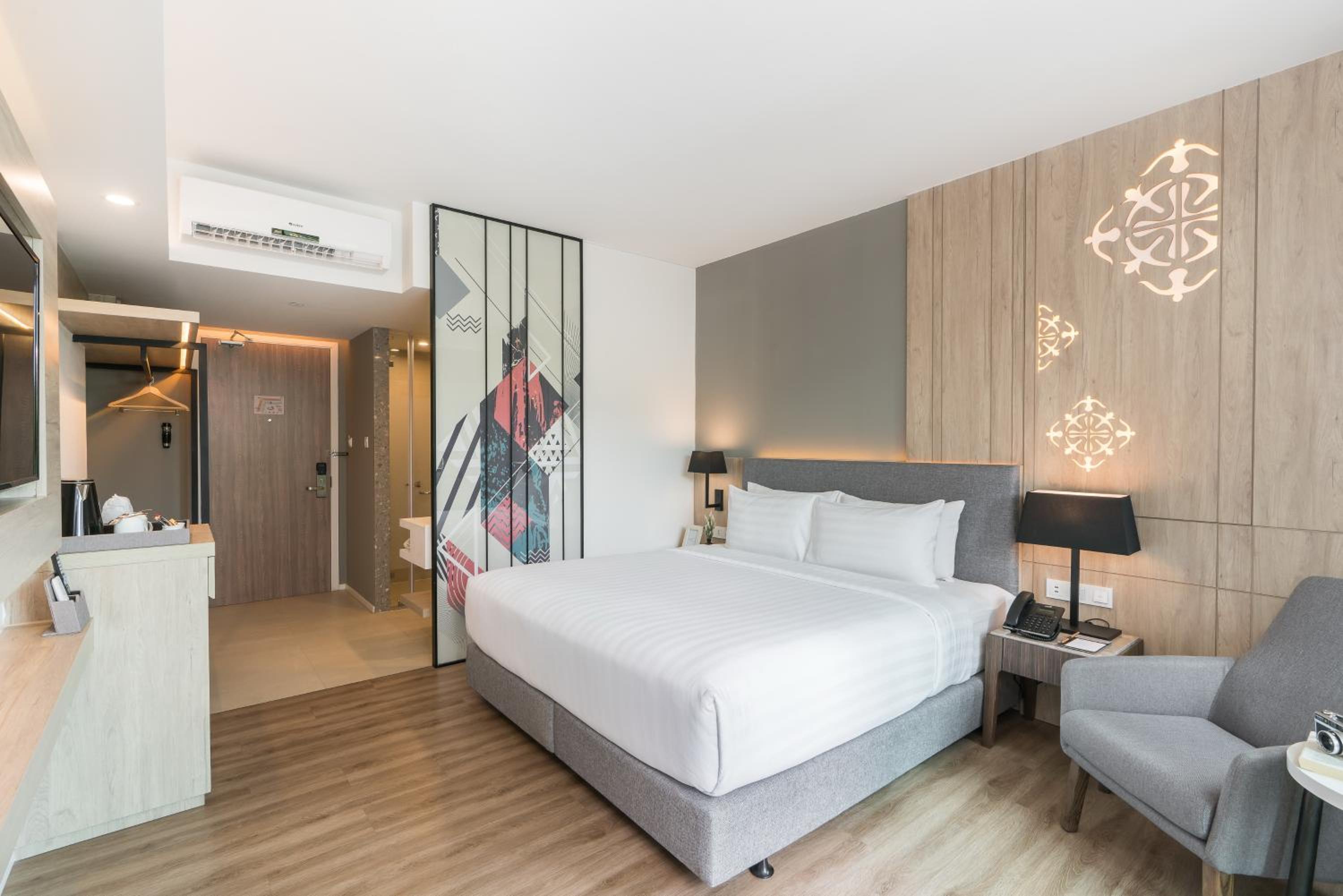 Deluxe Double Room with  Pool View - Photo 6