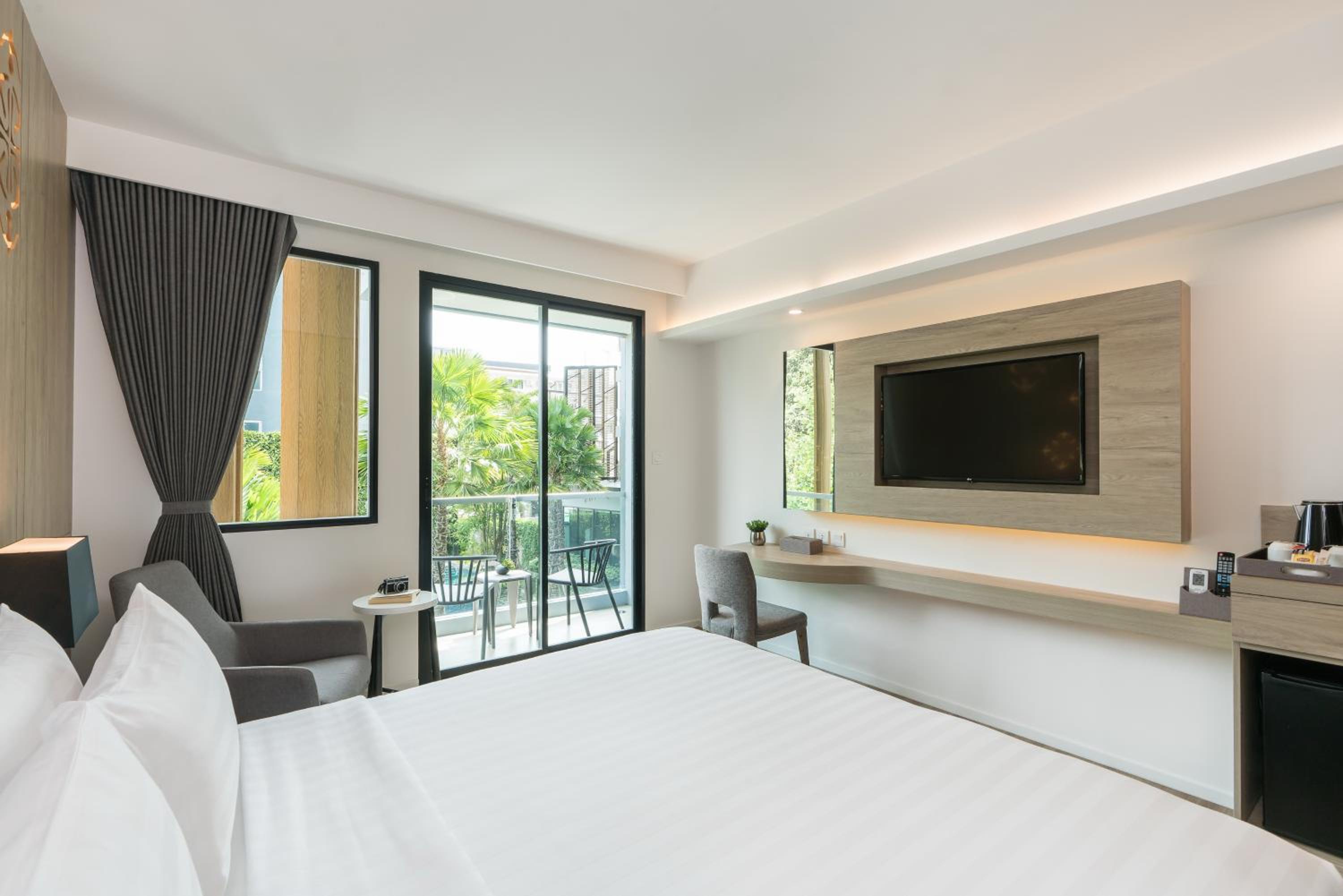 Deluxe Double Room with  Pool View - Photo 2