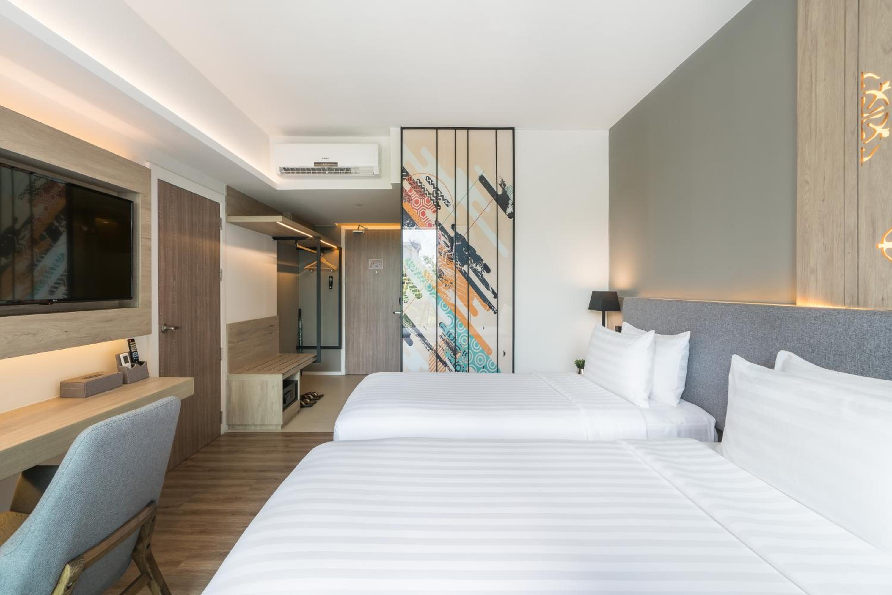 Deluxe Twin Room with Pool View - Photo 1