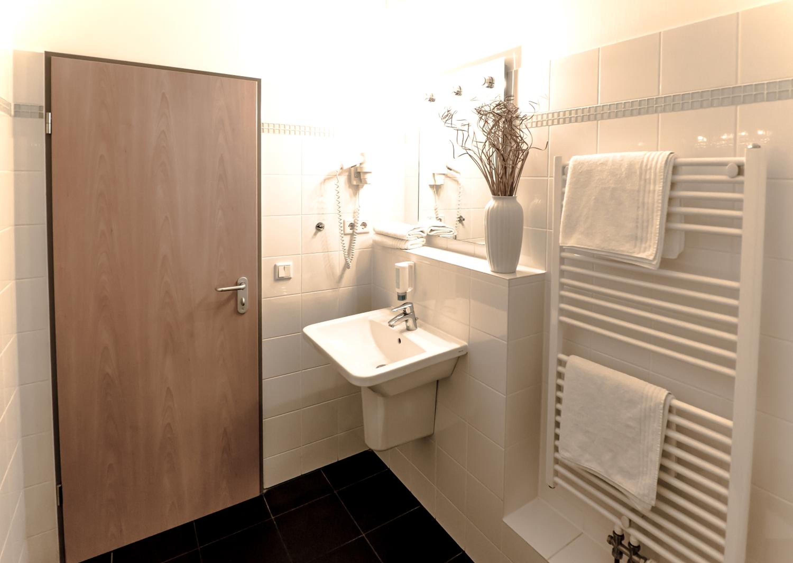 Double Room thumbnail 6