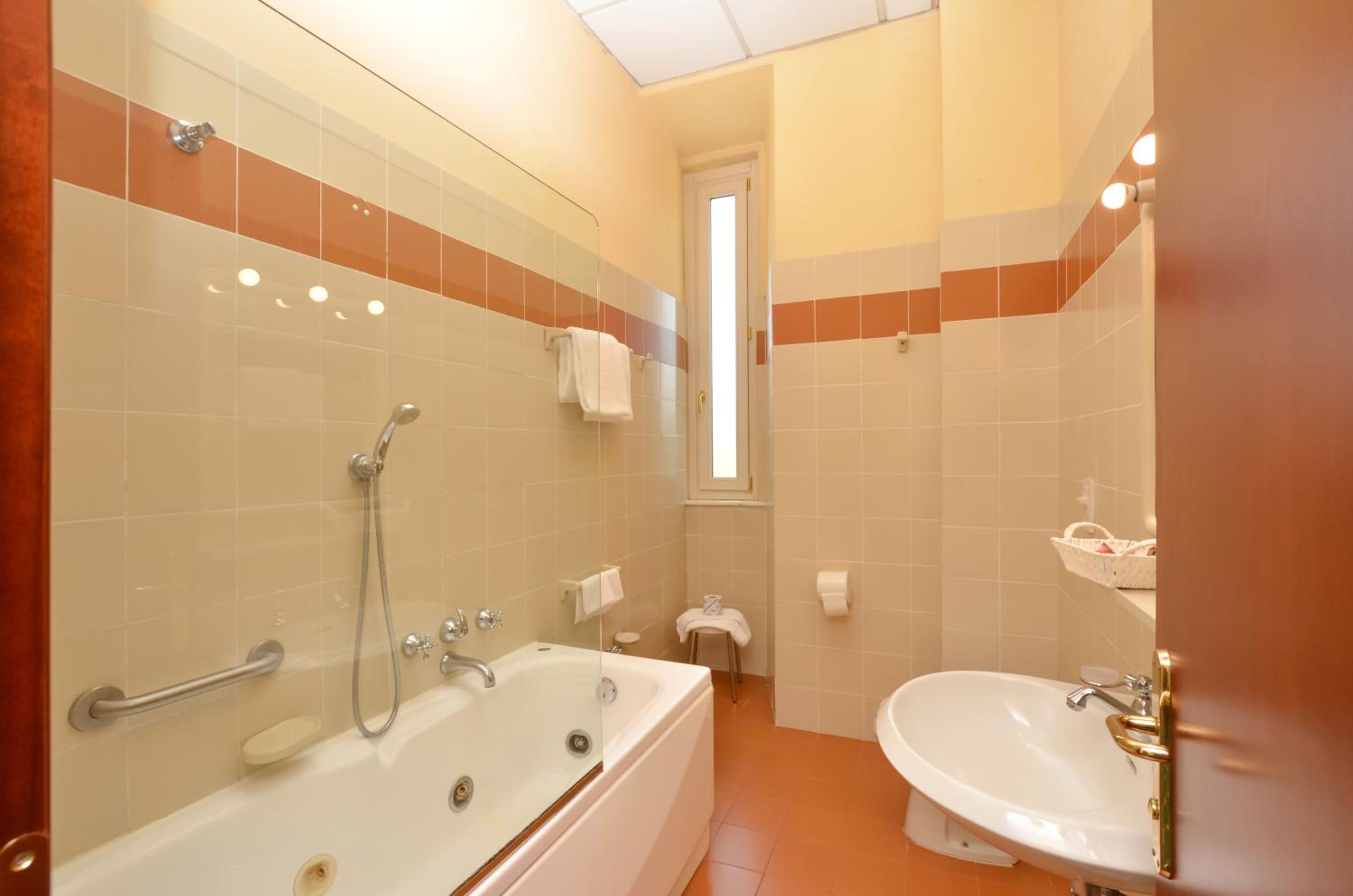 Superior Double or Twin Room - Photo 3