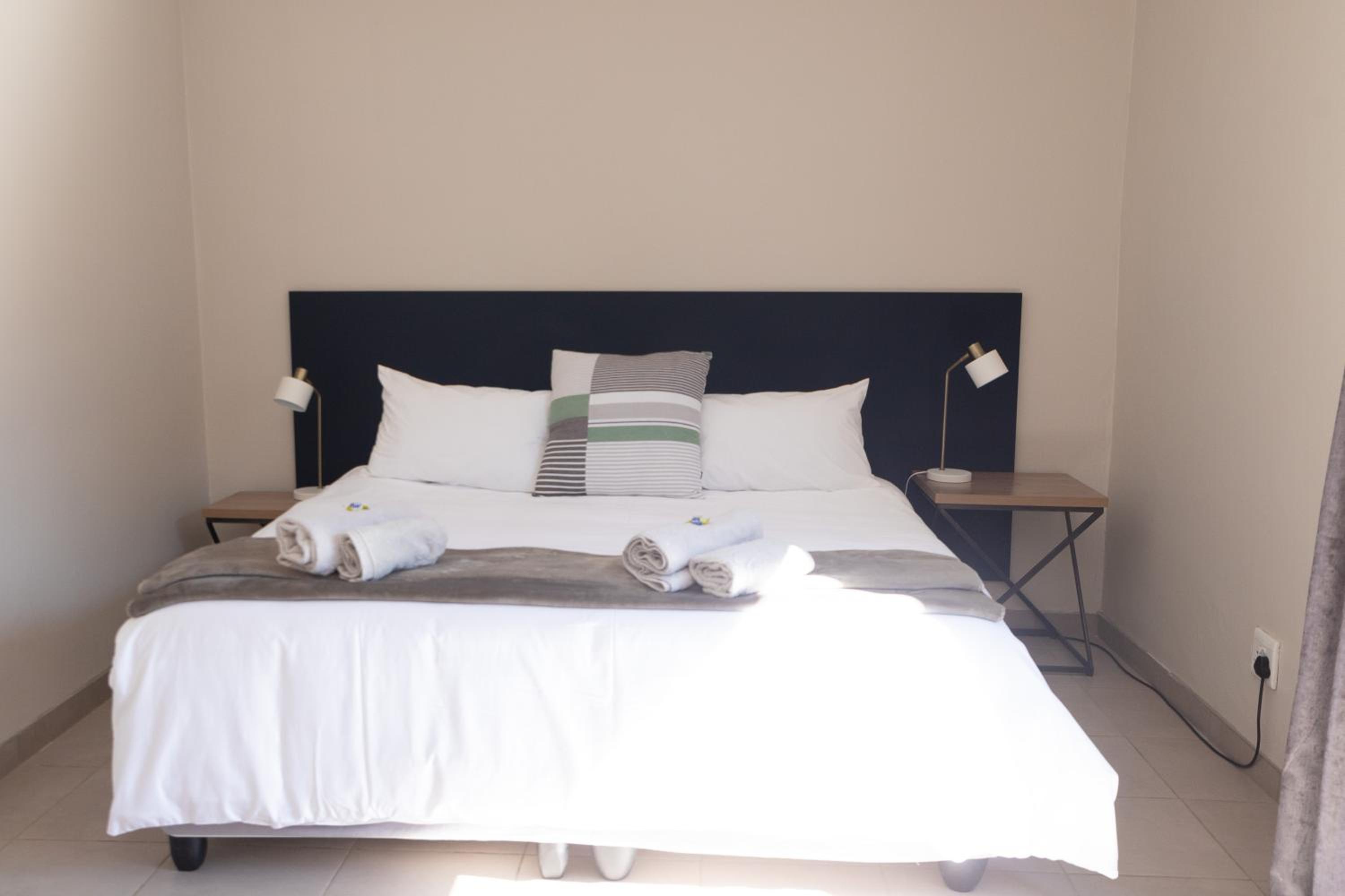 One-Bedroom Apartment - Photo 3