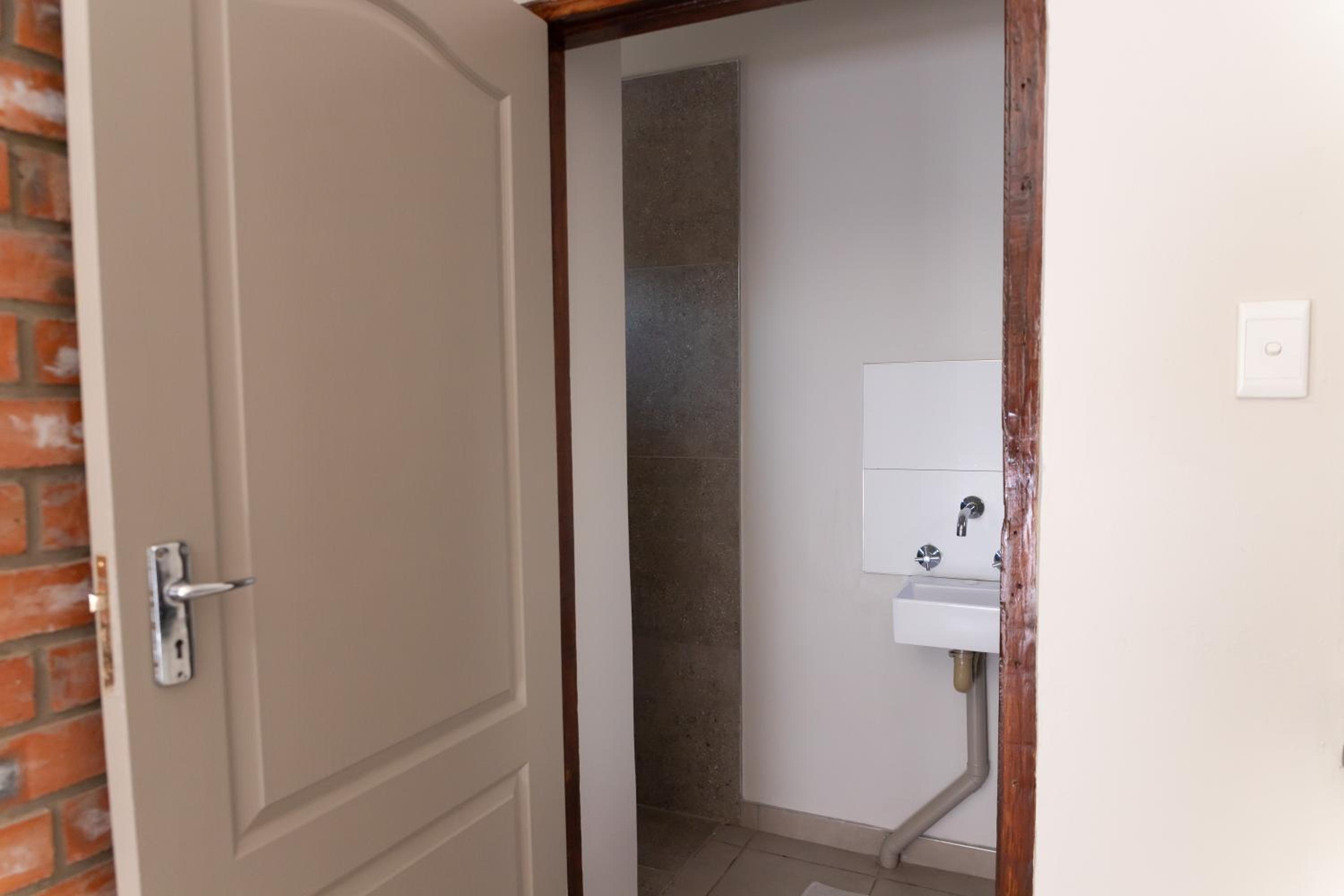 One-Bedroom Apartment - Photo 2