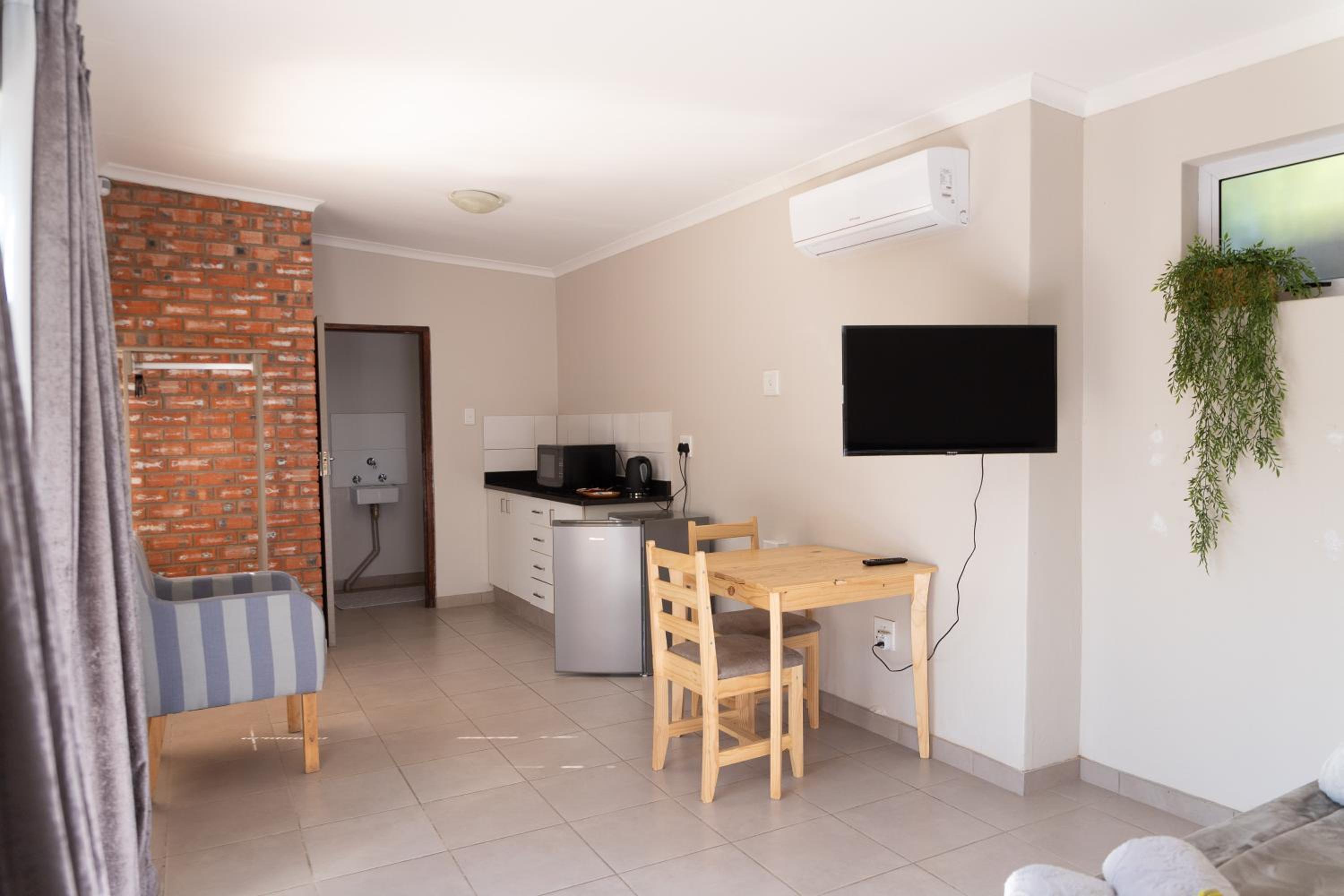One-Bedroom Apartment - Photo 4