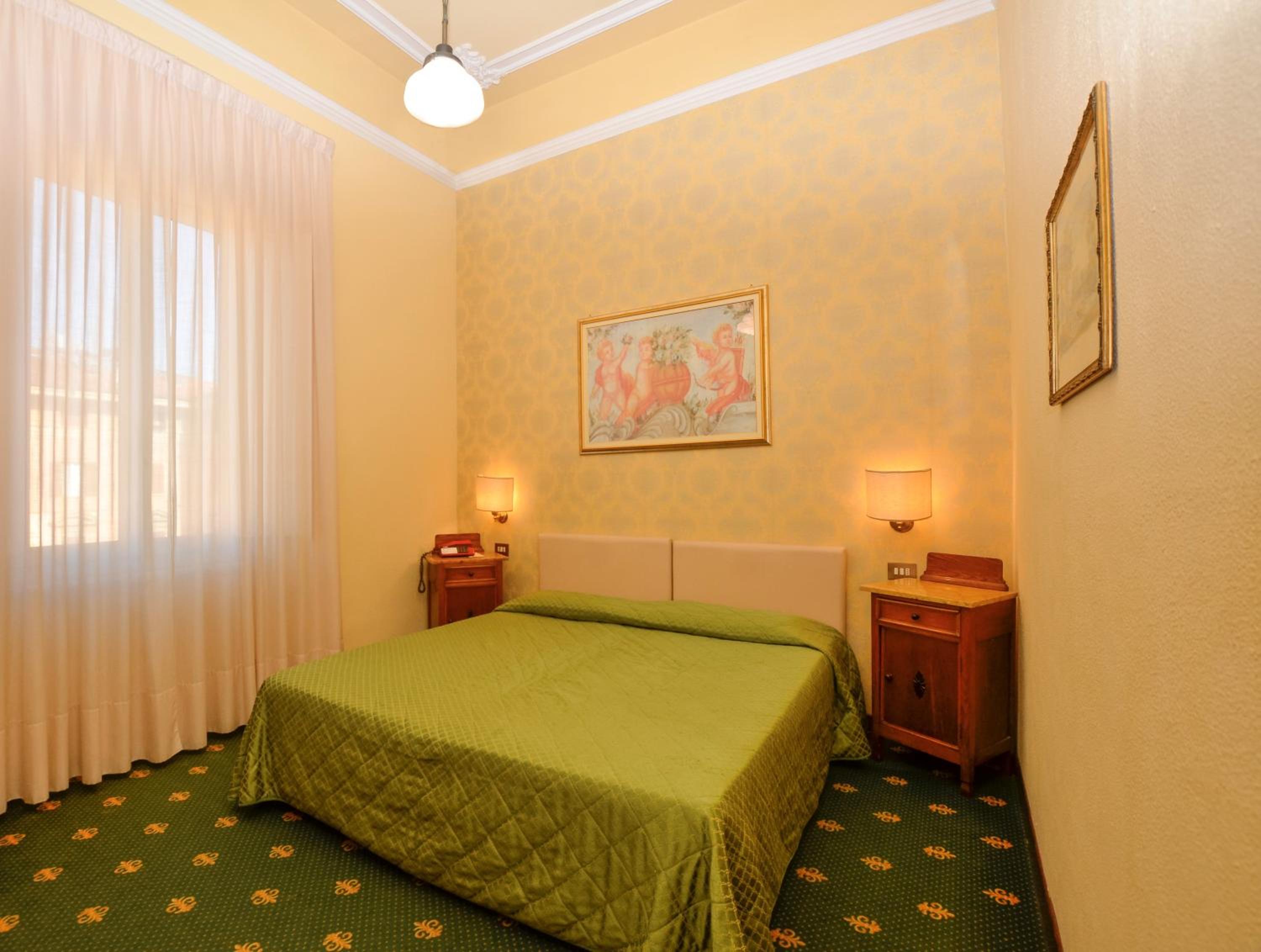 Economy Twin Room photo 2