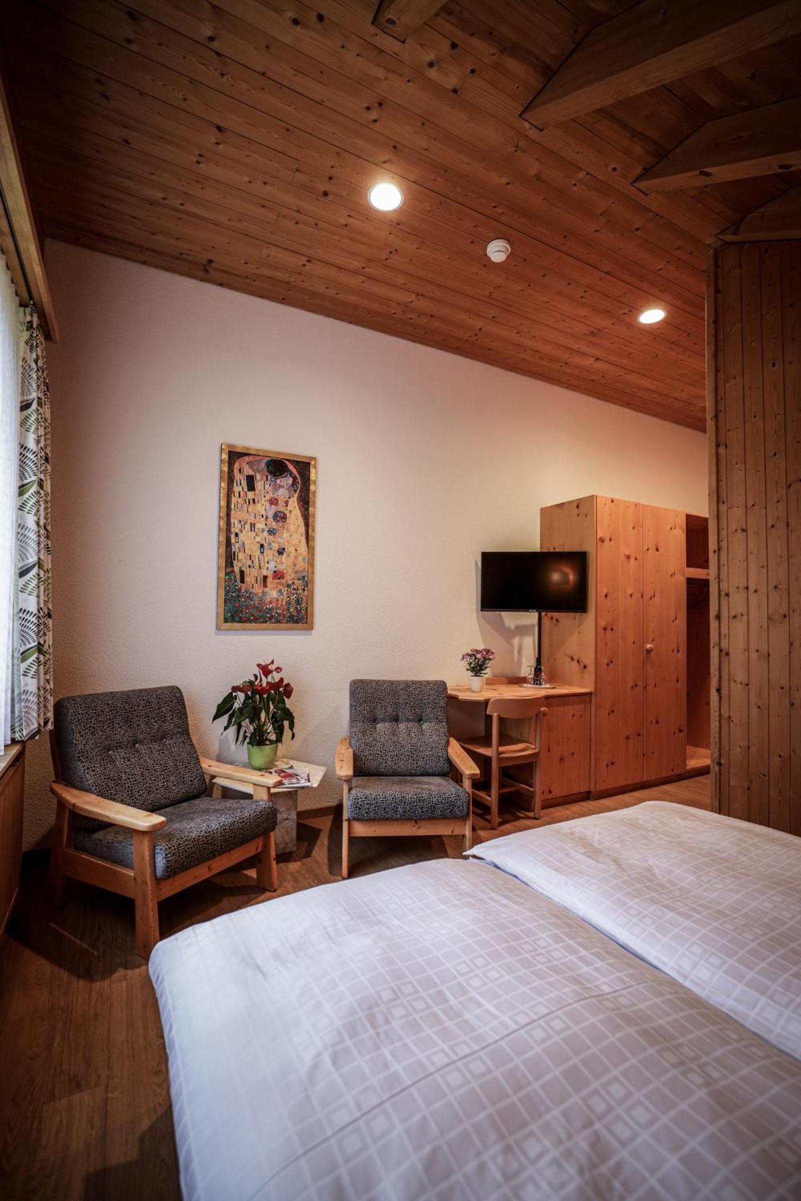 Standard Double Room - Photo 6