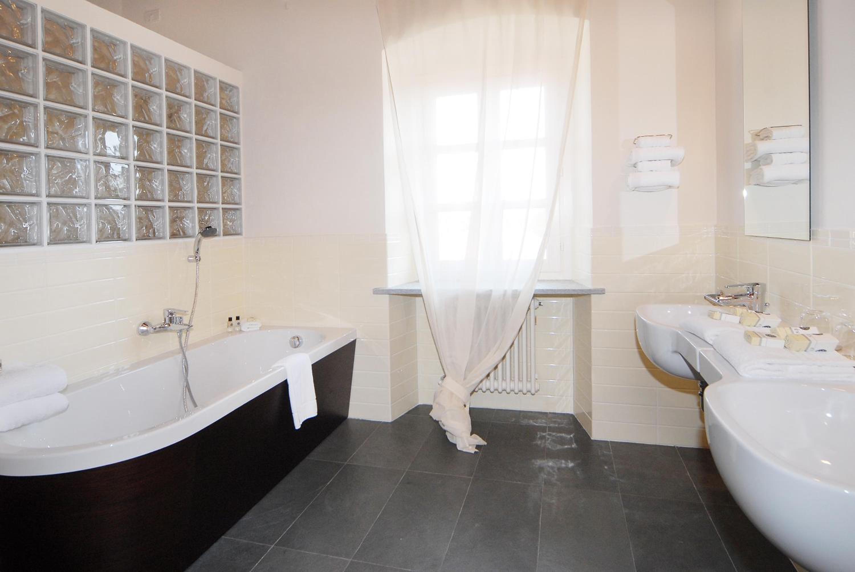 Suite - Photo 2