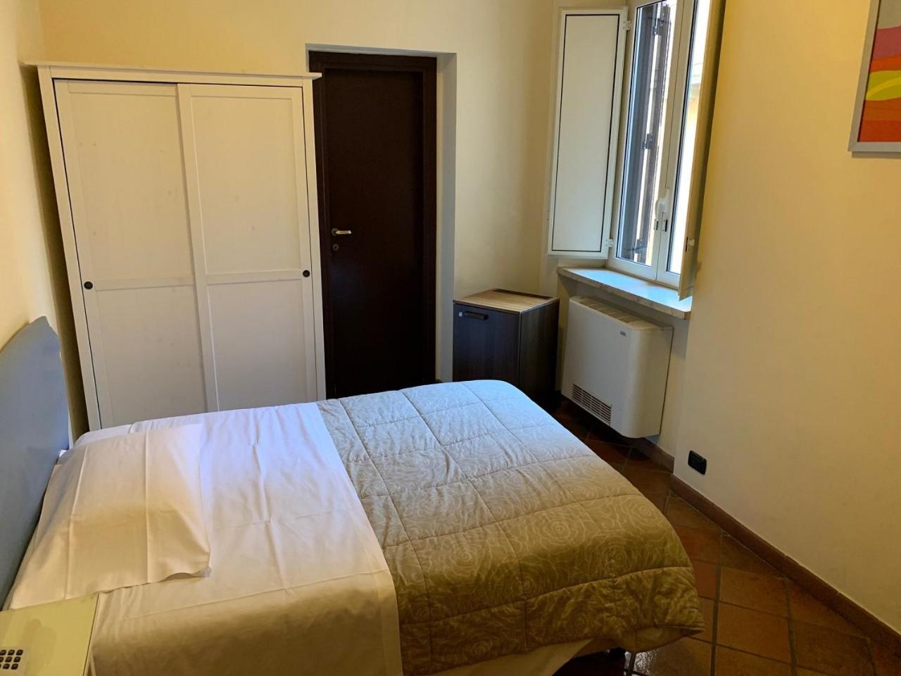 Single Room with French Bed photo 3