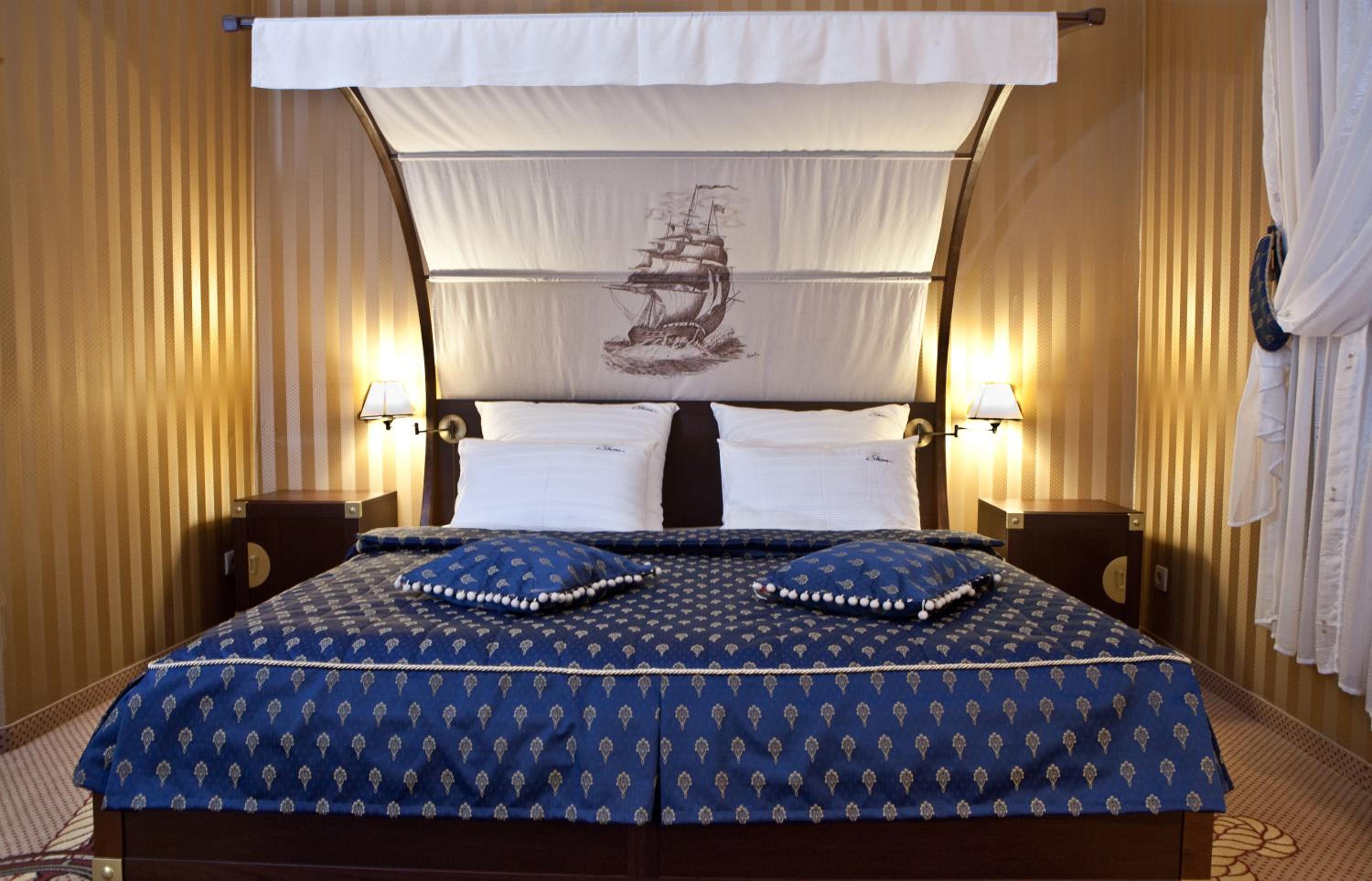 Standard King Room with Lake View - Photo 4