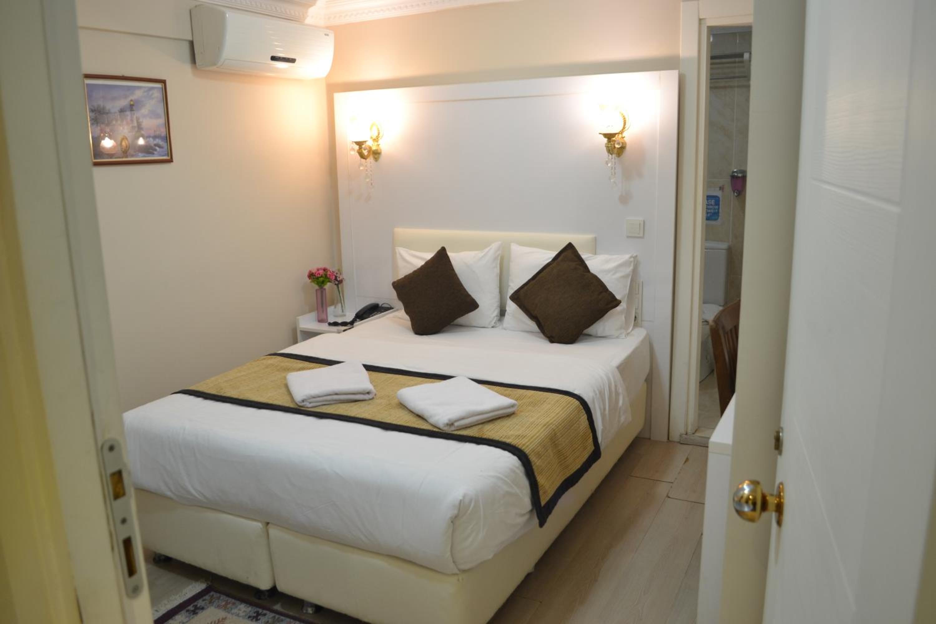 Economy Double Room photo 1