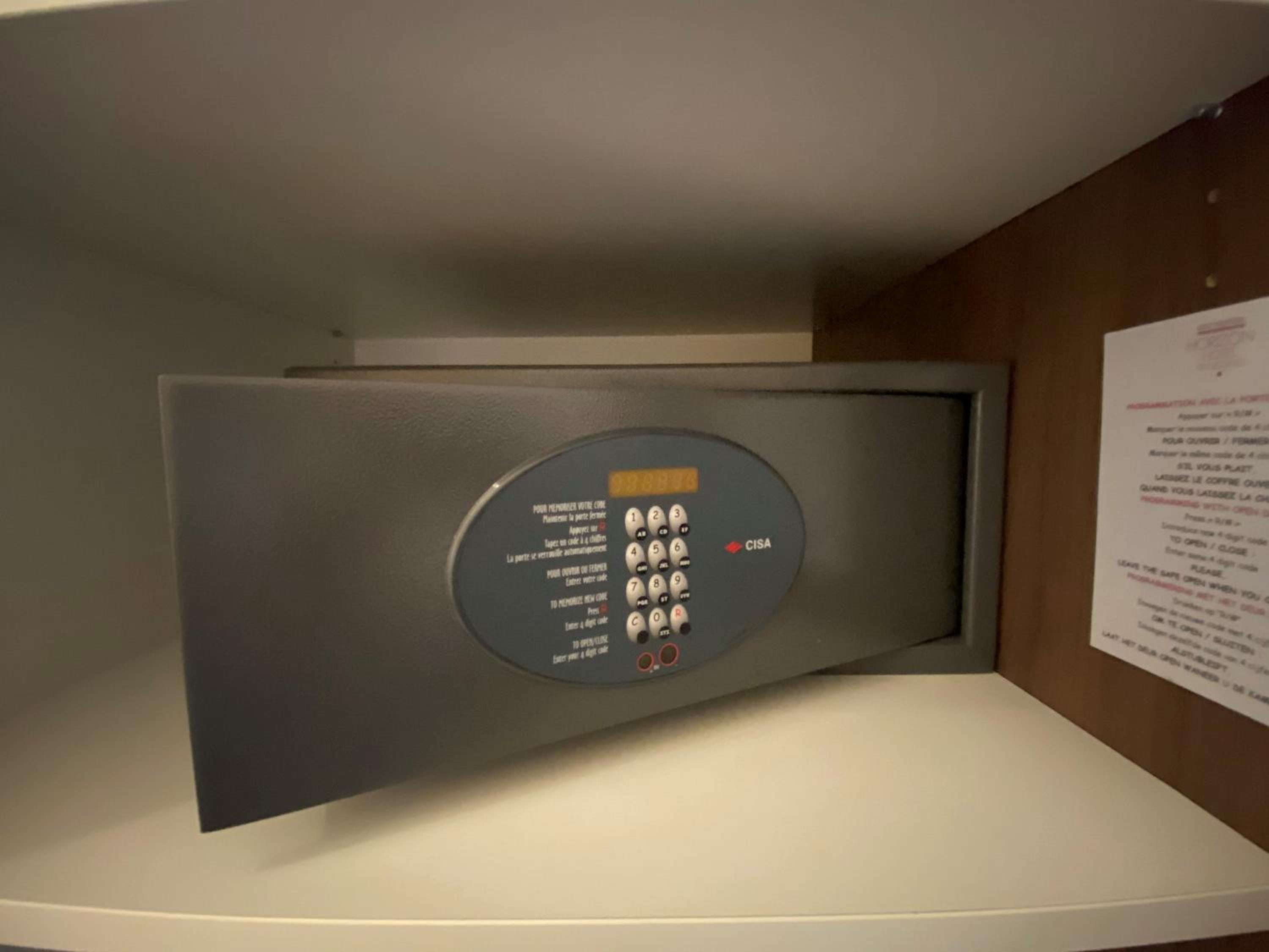 Standard Twin Room with Shower - Photo 2