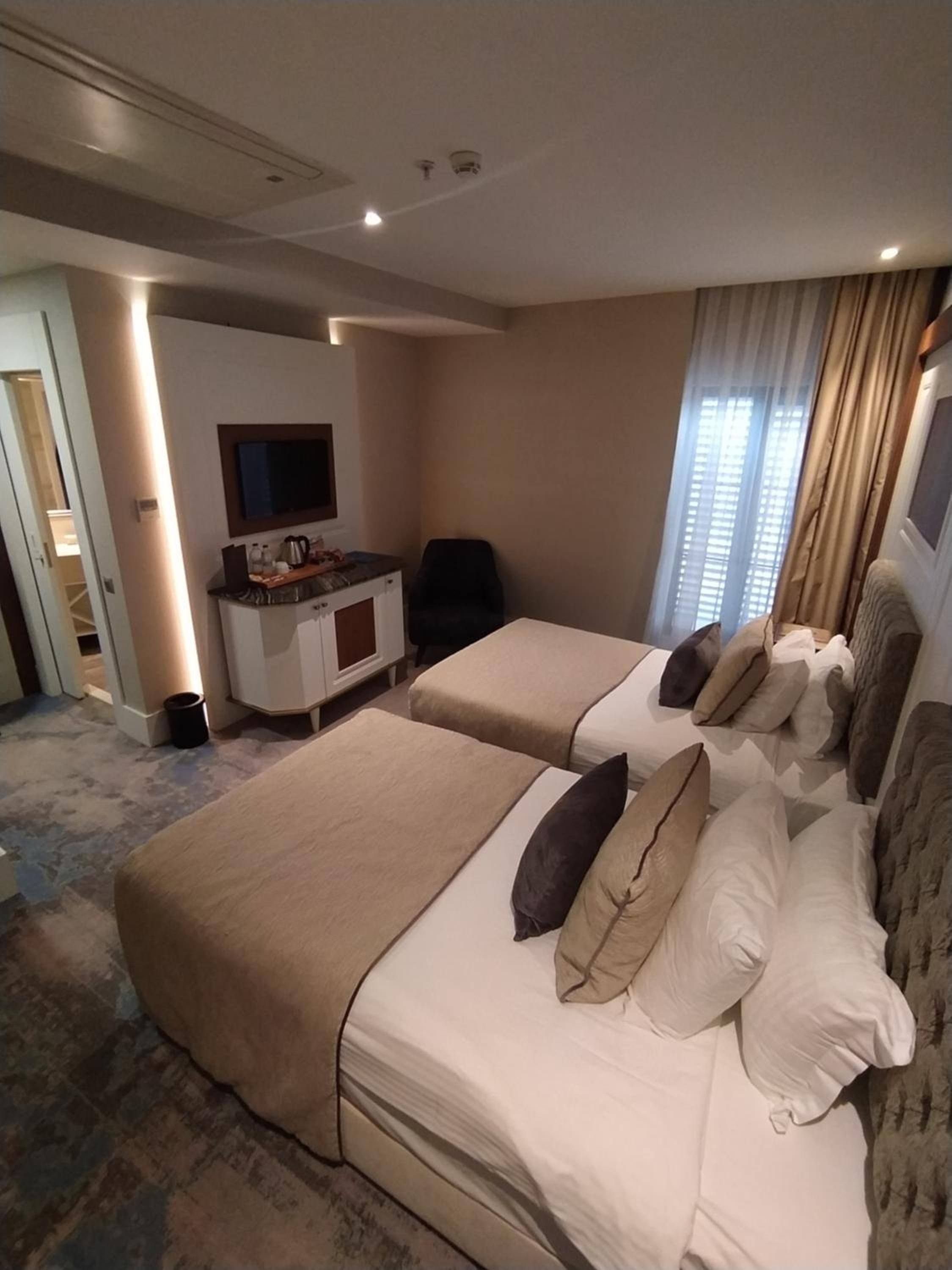 Deluxe Twin Room - Photo 3
