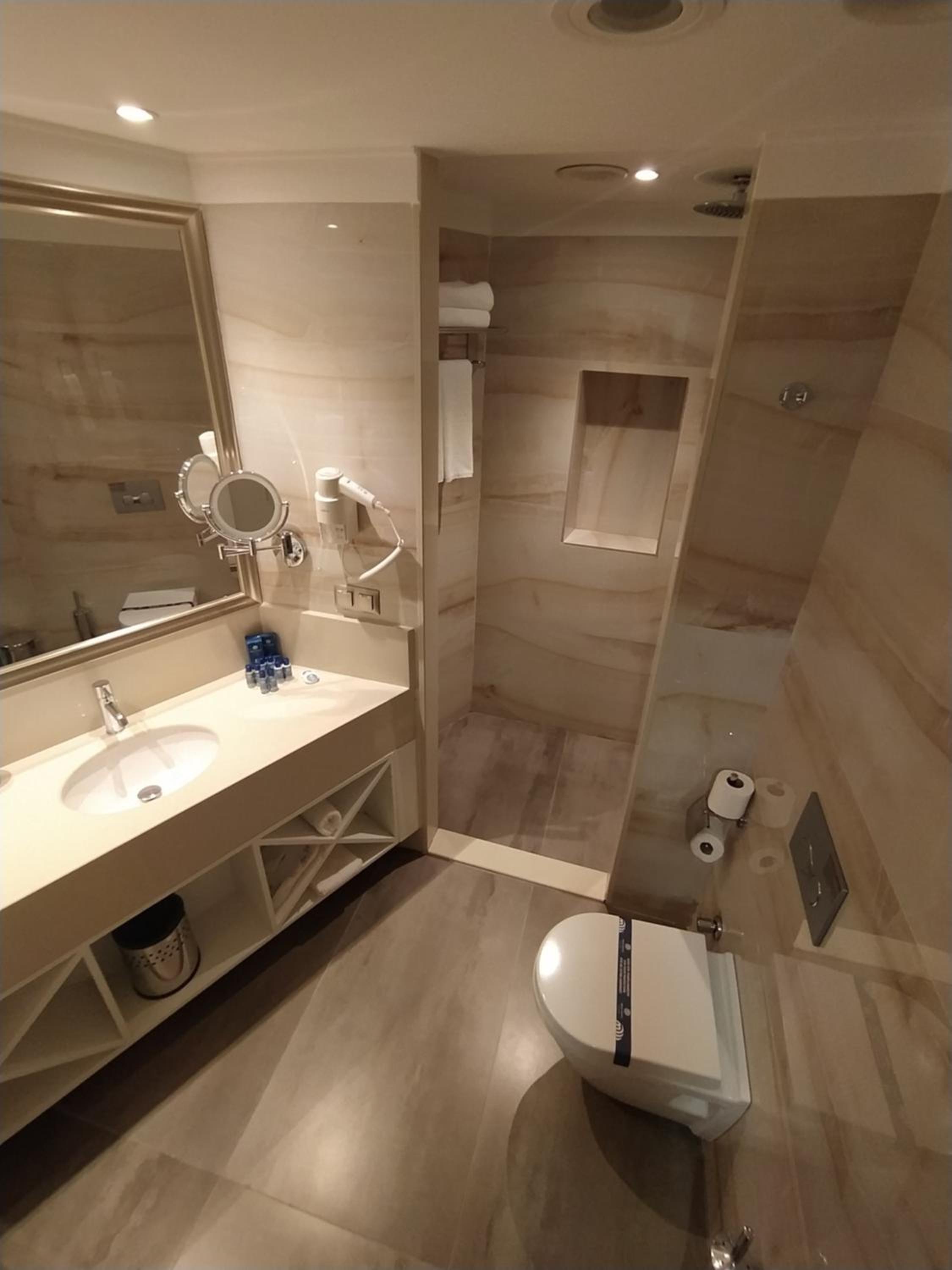 Standard Twin Room - Photo 3