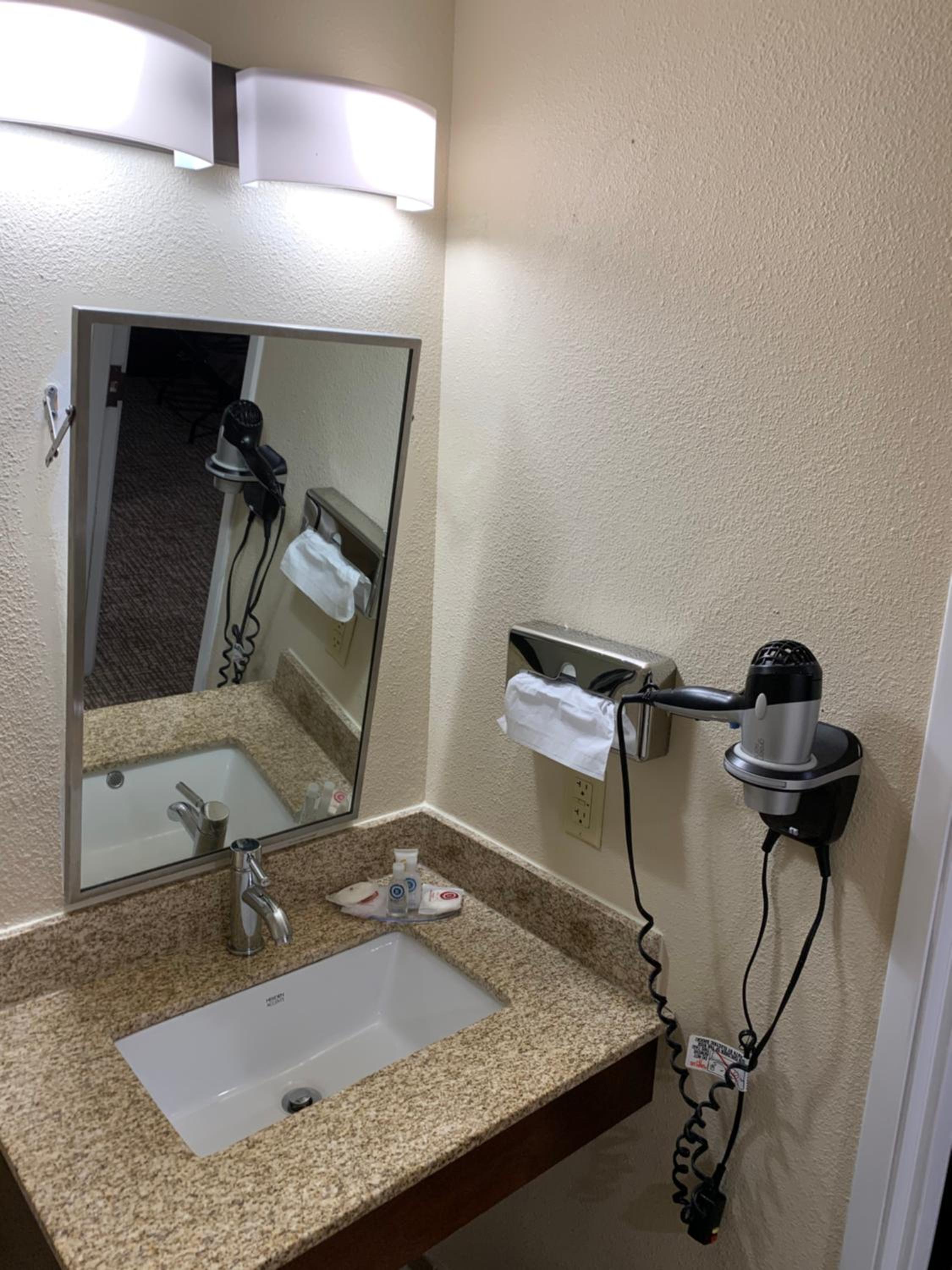 King Room - Accessible/Non-Smoking - Photo 2
