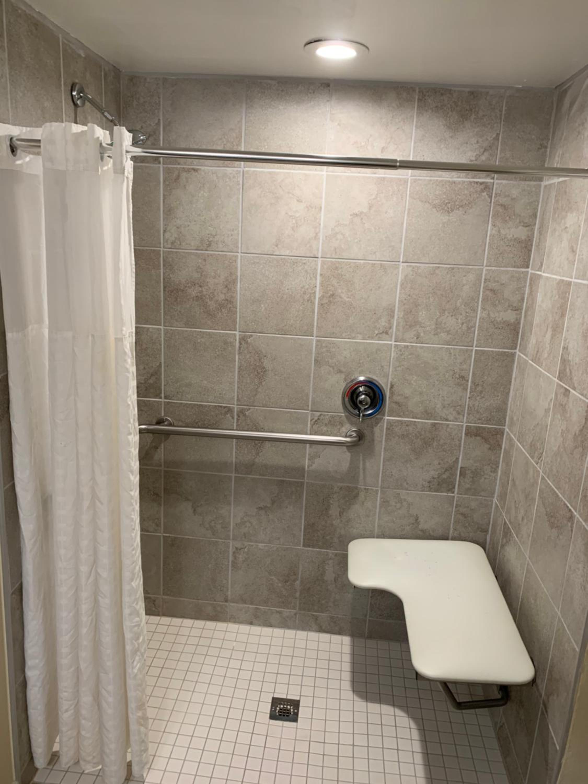 King Room - Accessible/Non-Smoking - Photo 5