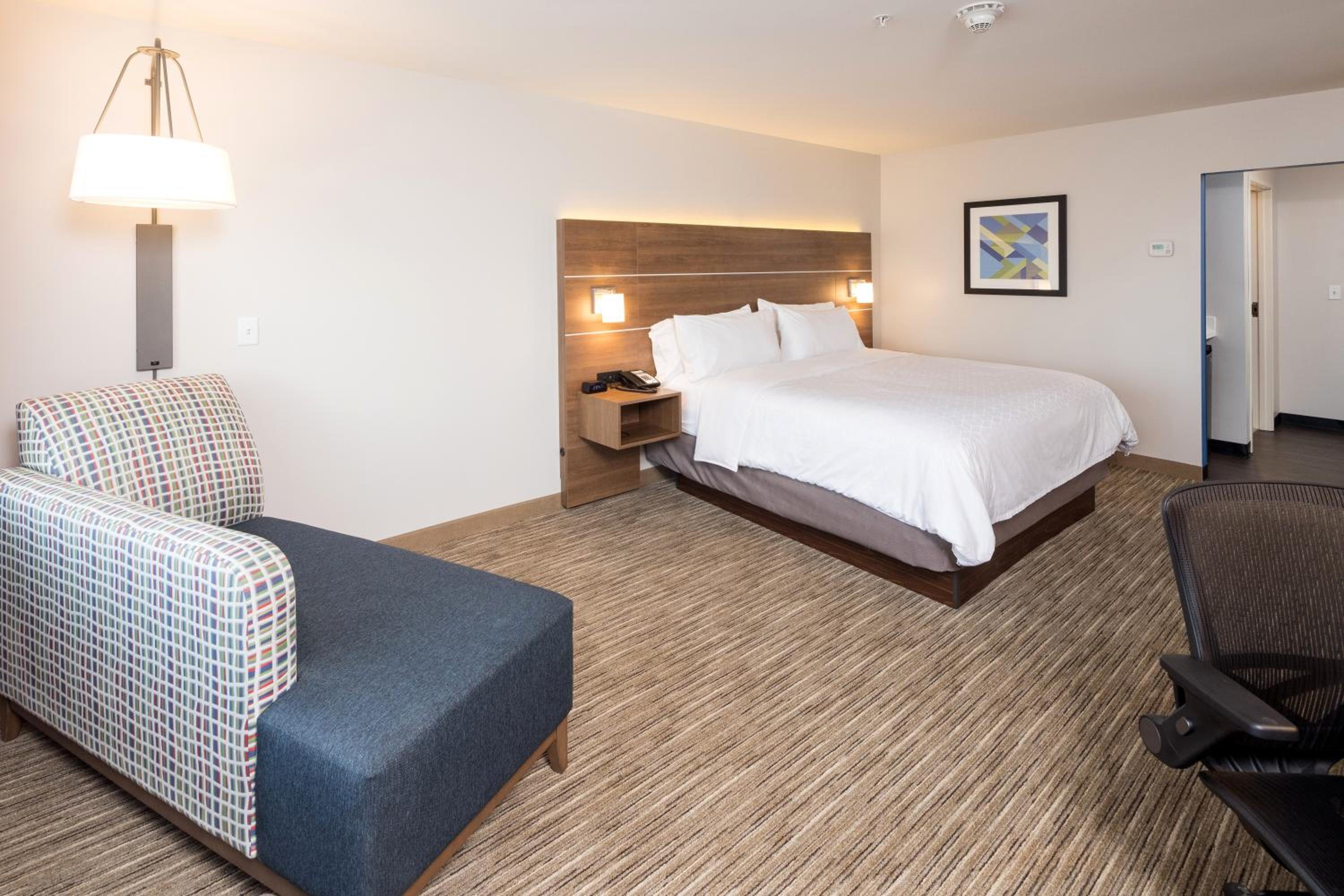 Standard King Room photo 2