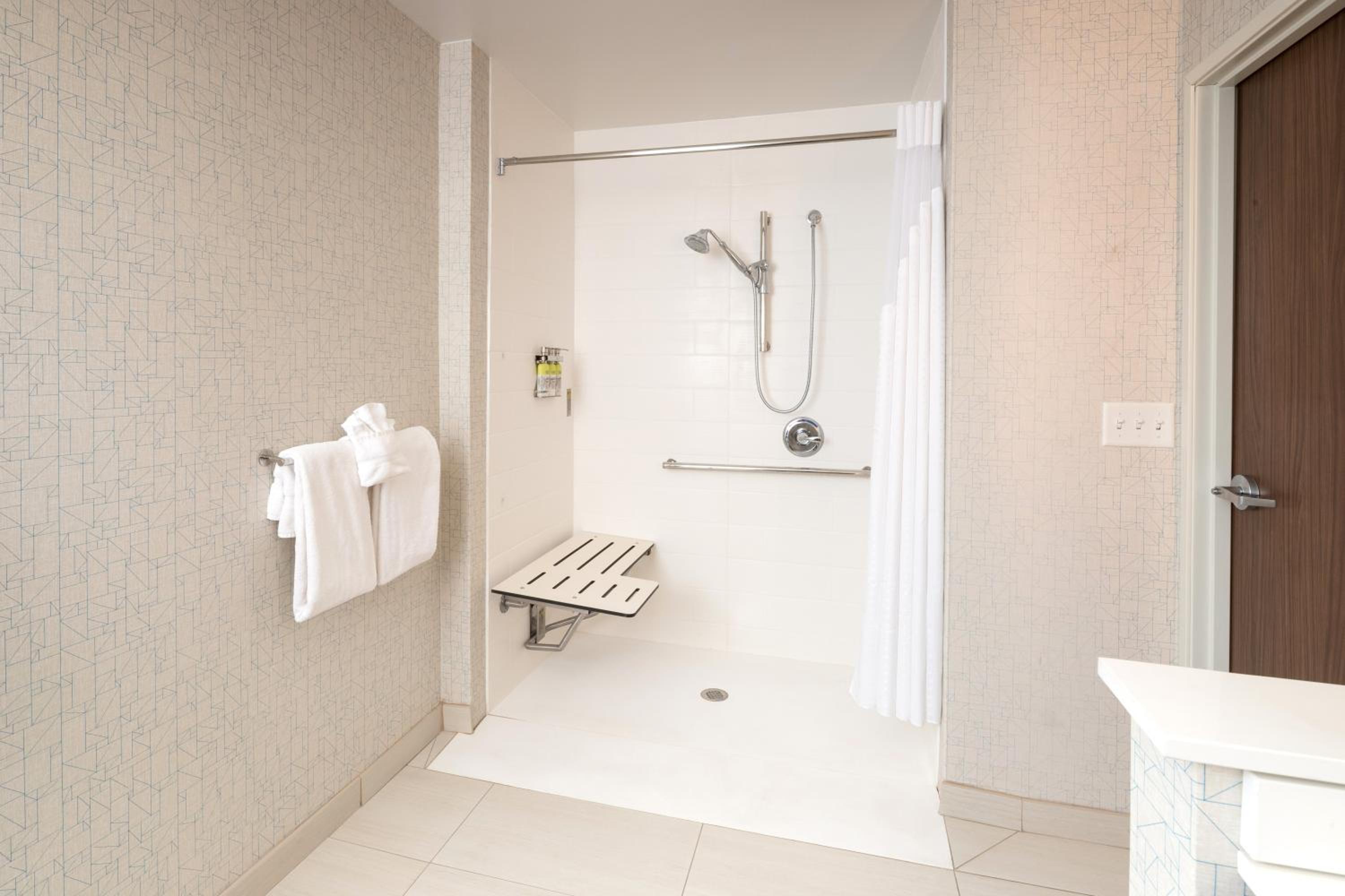 King Room - Hearing Accessible - Roll-in Shower
