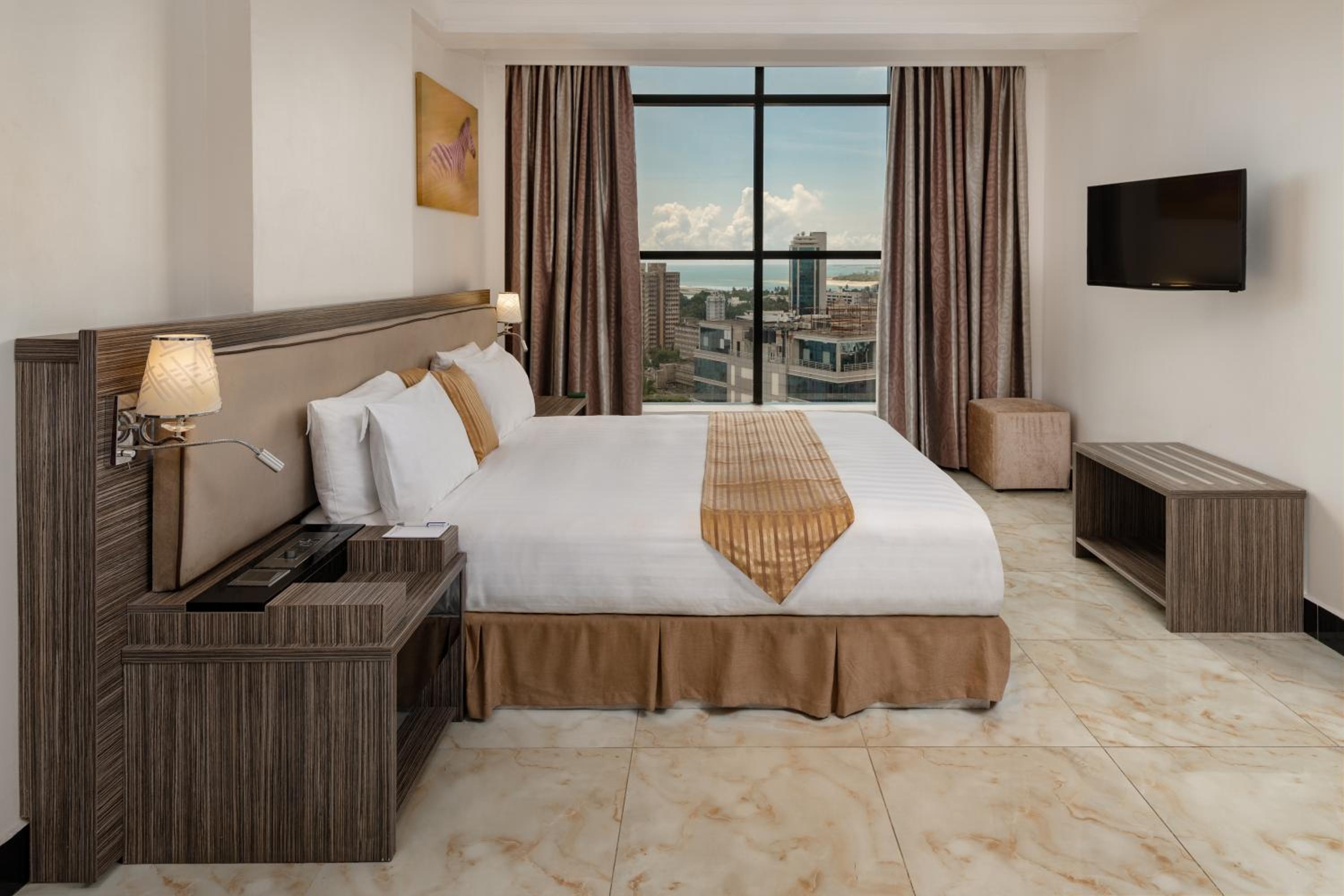 Junior Queen Suite 19th Floor