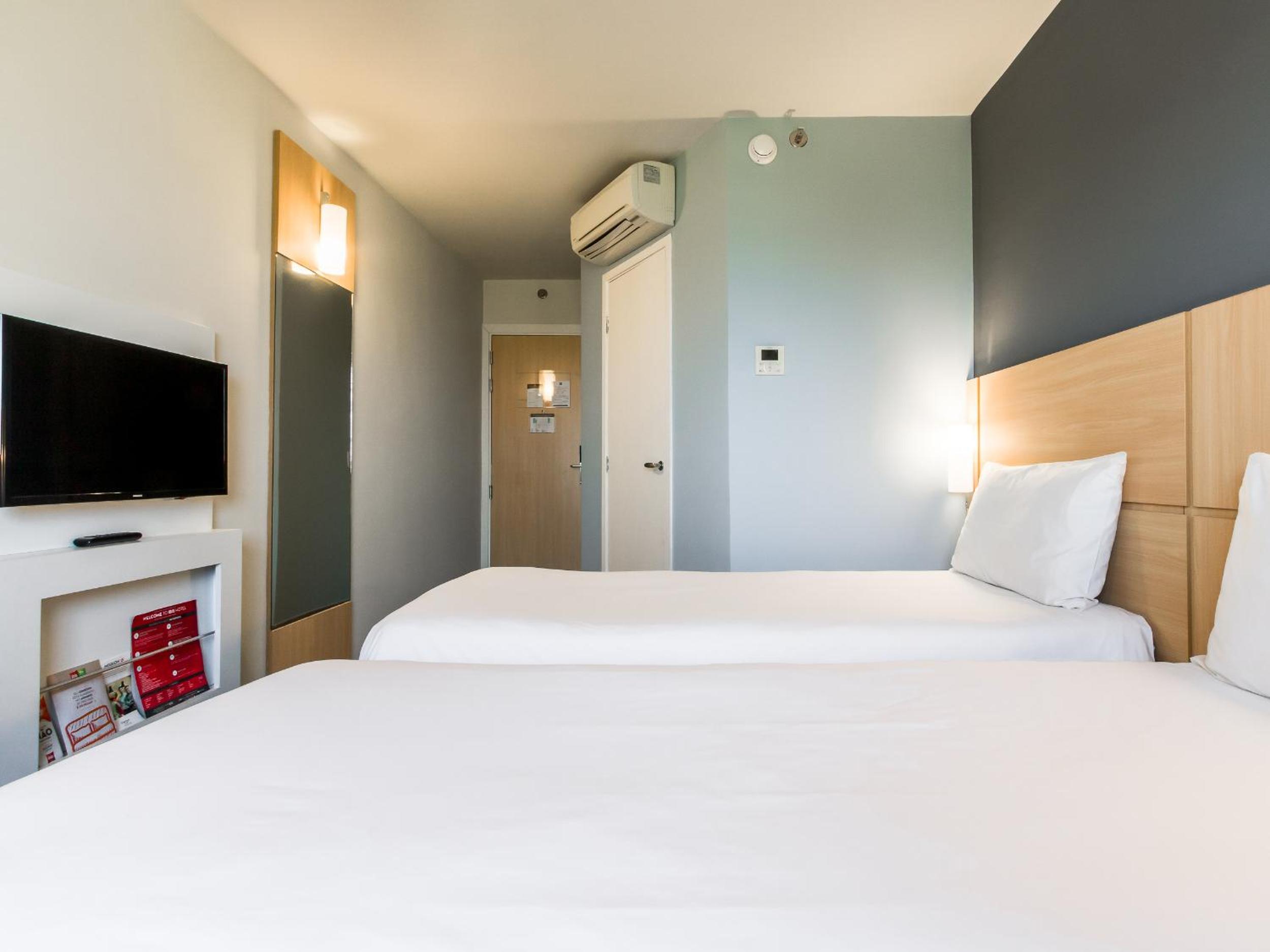 Standard Twin Room photo 2