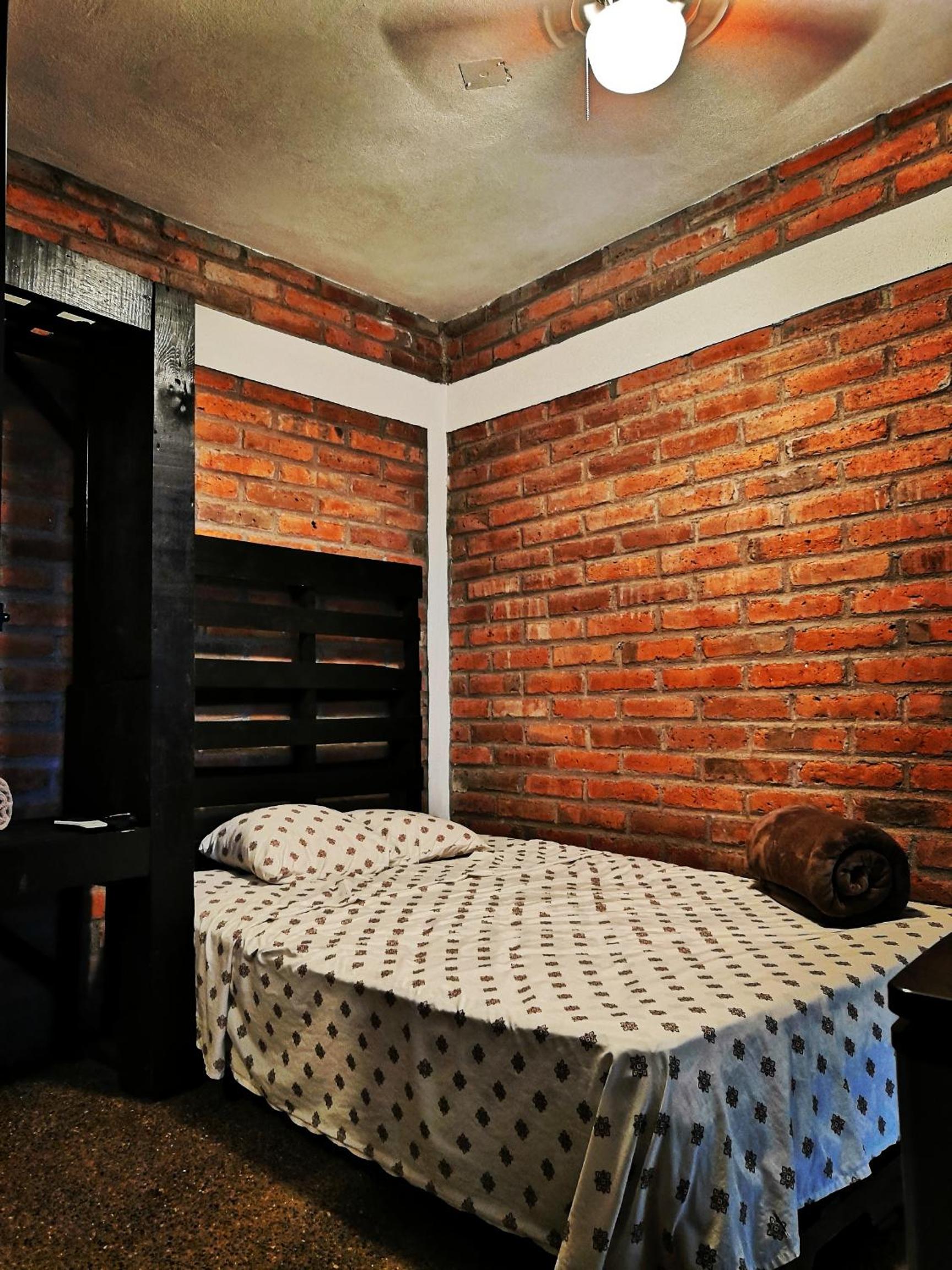 Economy Double Room - Photo 8