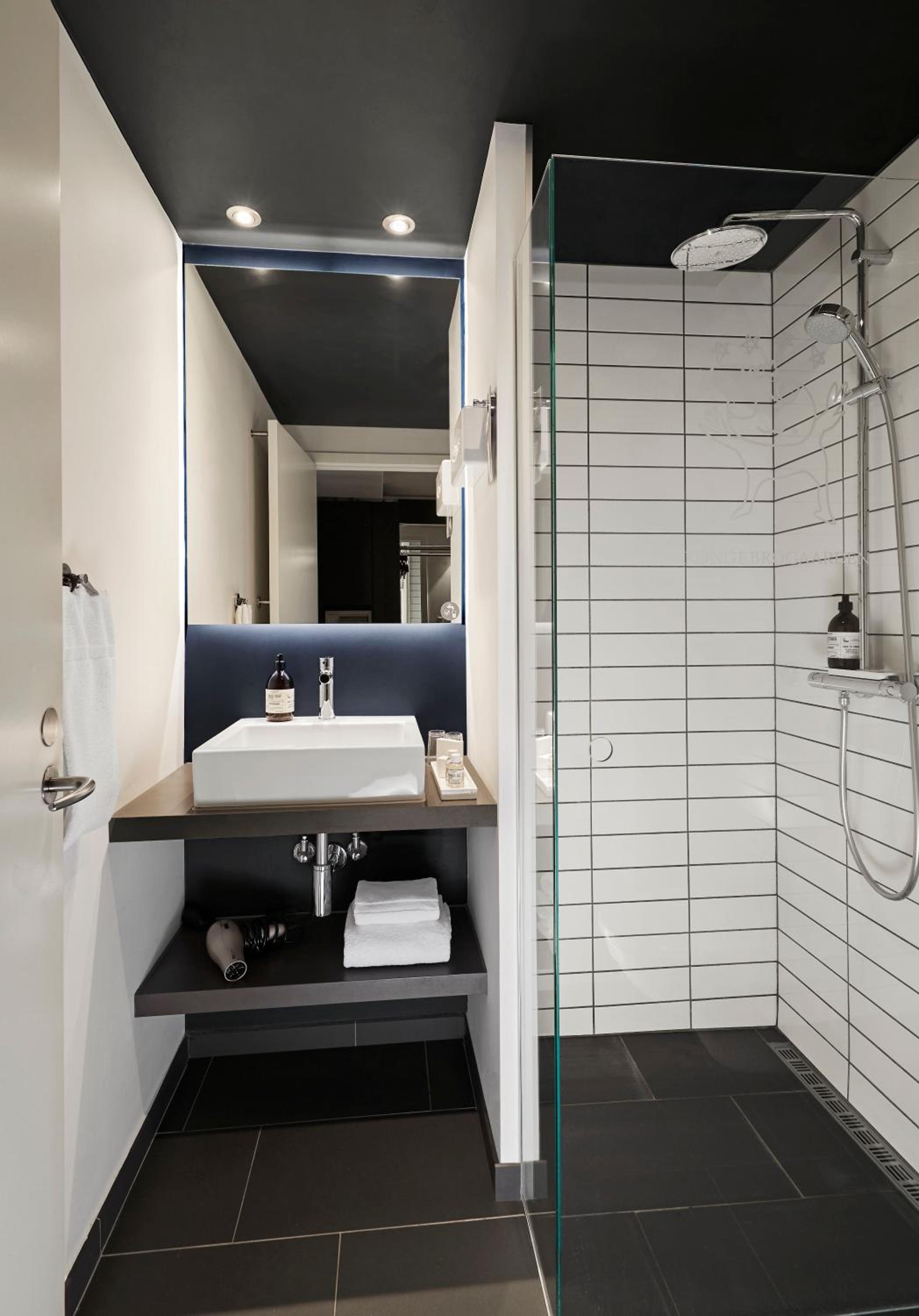 Double Room - Photo 7