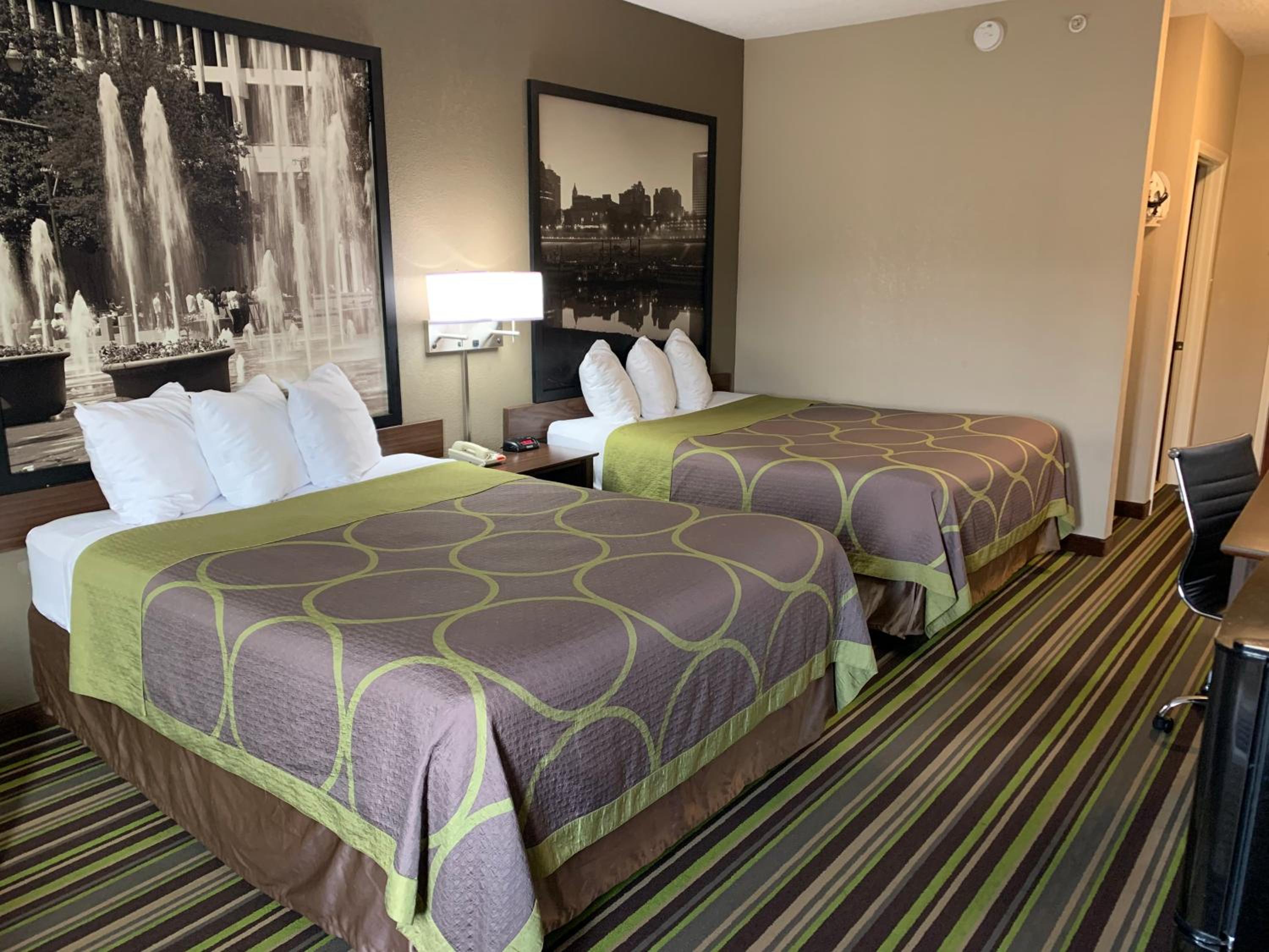 Queen Room with Two Queen Beds - Non-Smoking - Photo 1