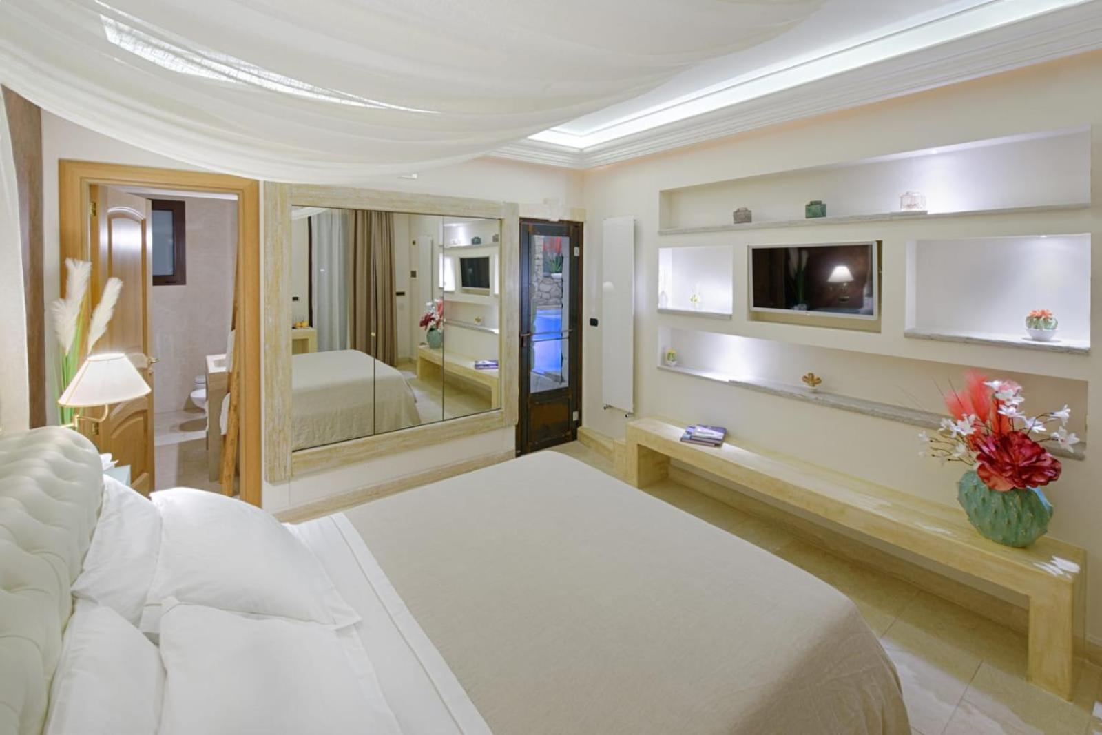 Suite with Private Pool - Photo 1